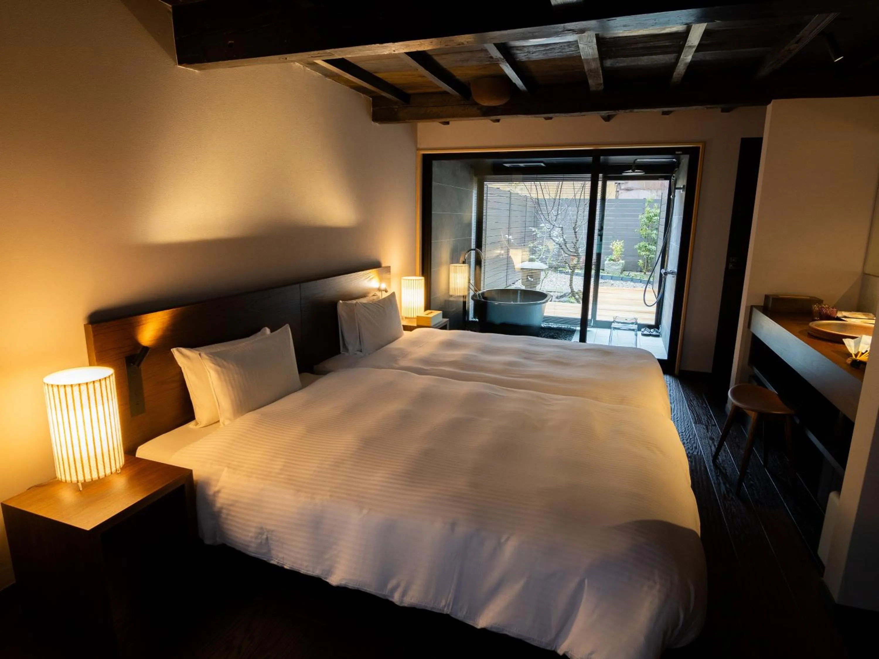 Bedroom, Bed in Auberge Homachi Mikuniminato