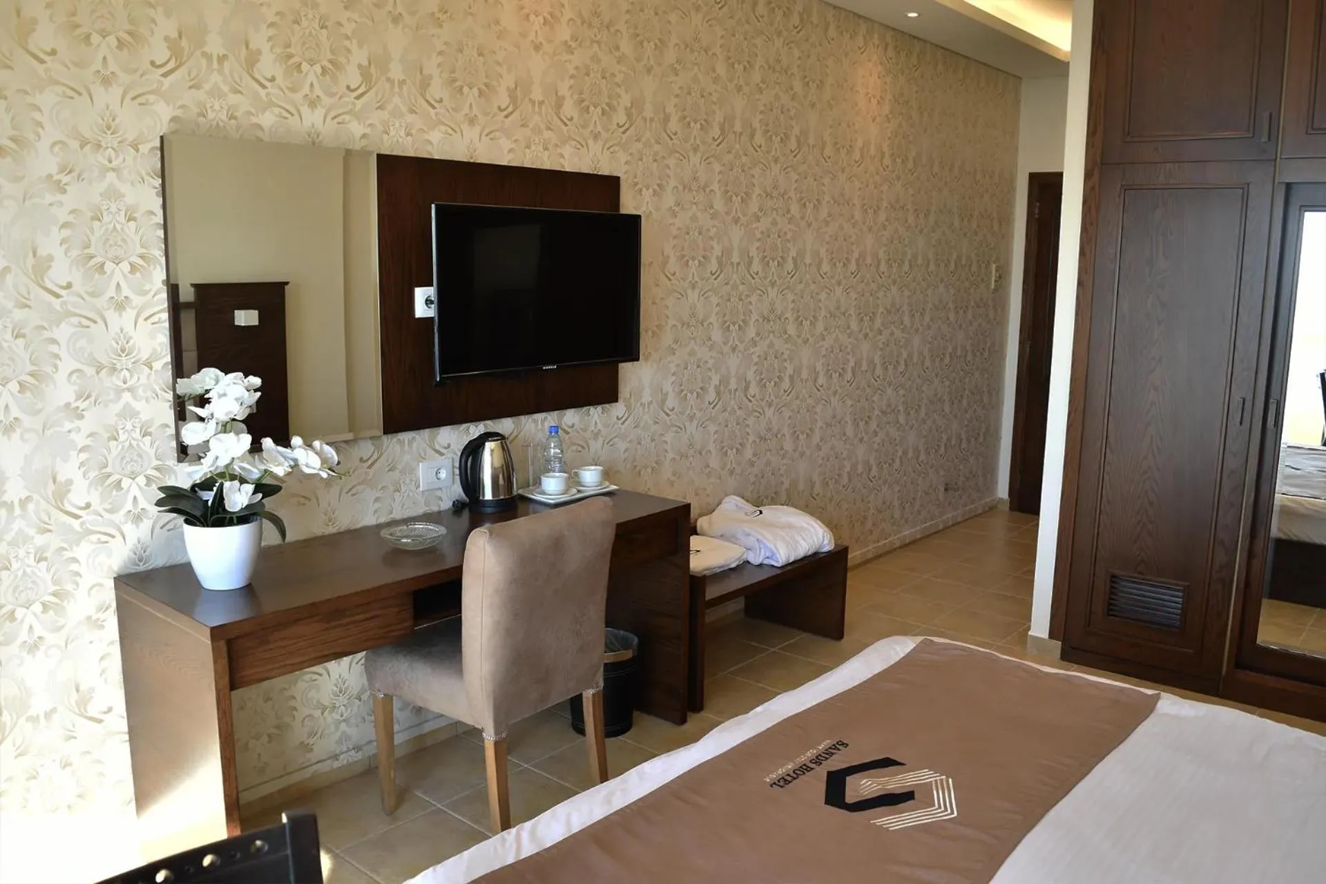 TV and multimedia, Bed in Sands Hotel