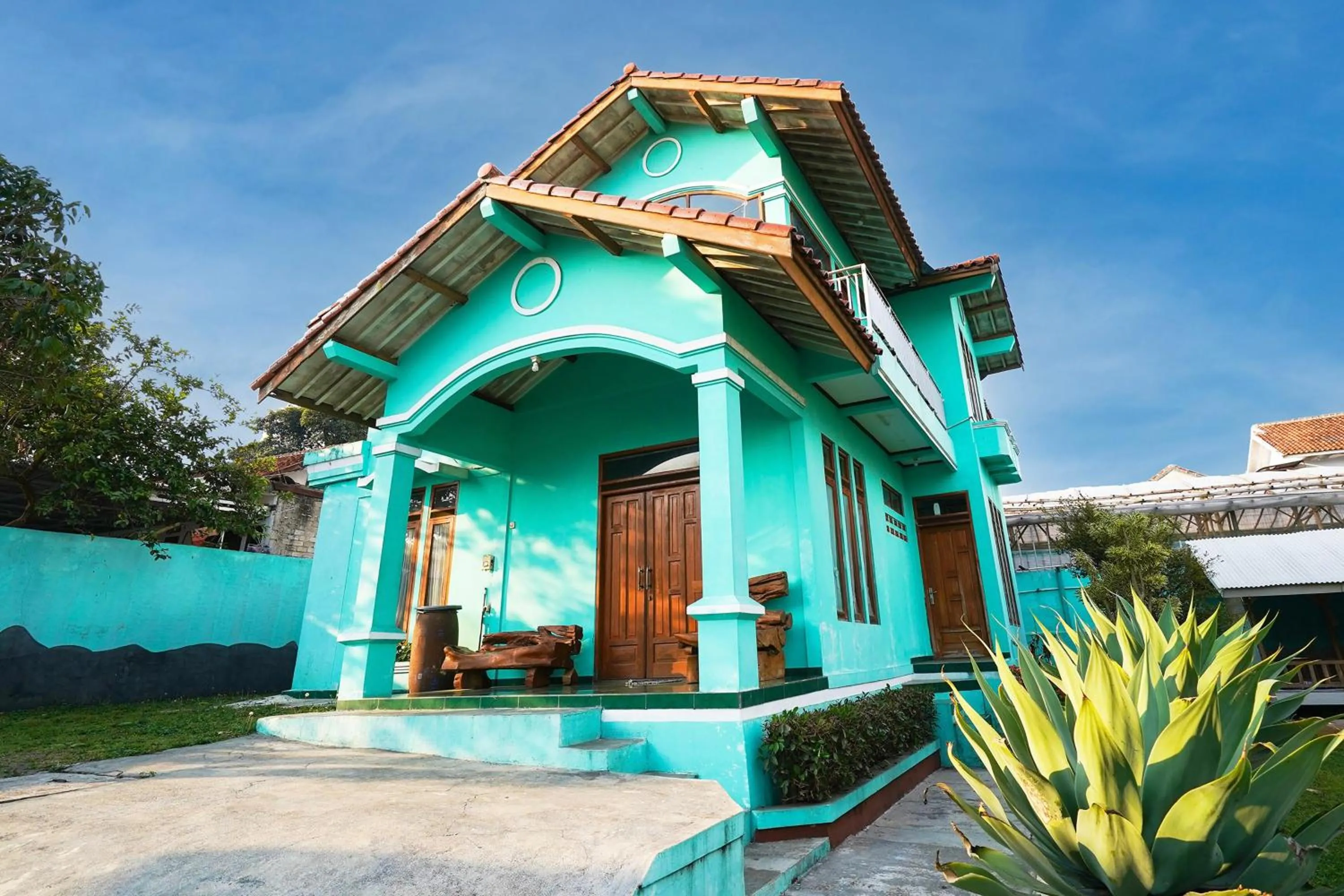 Facade/entrance in OYO 93248 Villa Syariah Astuti Lestari