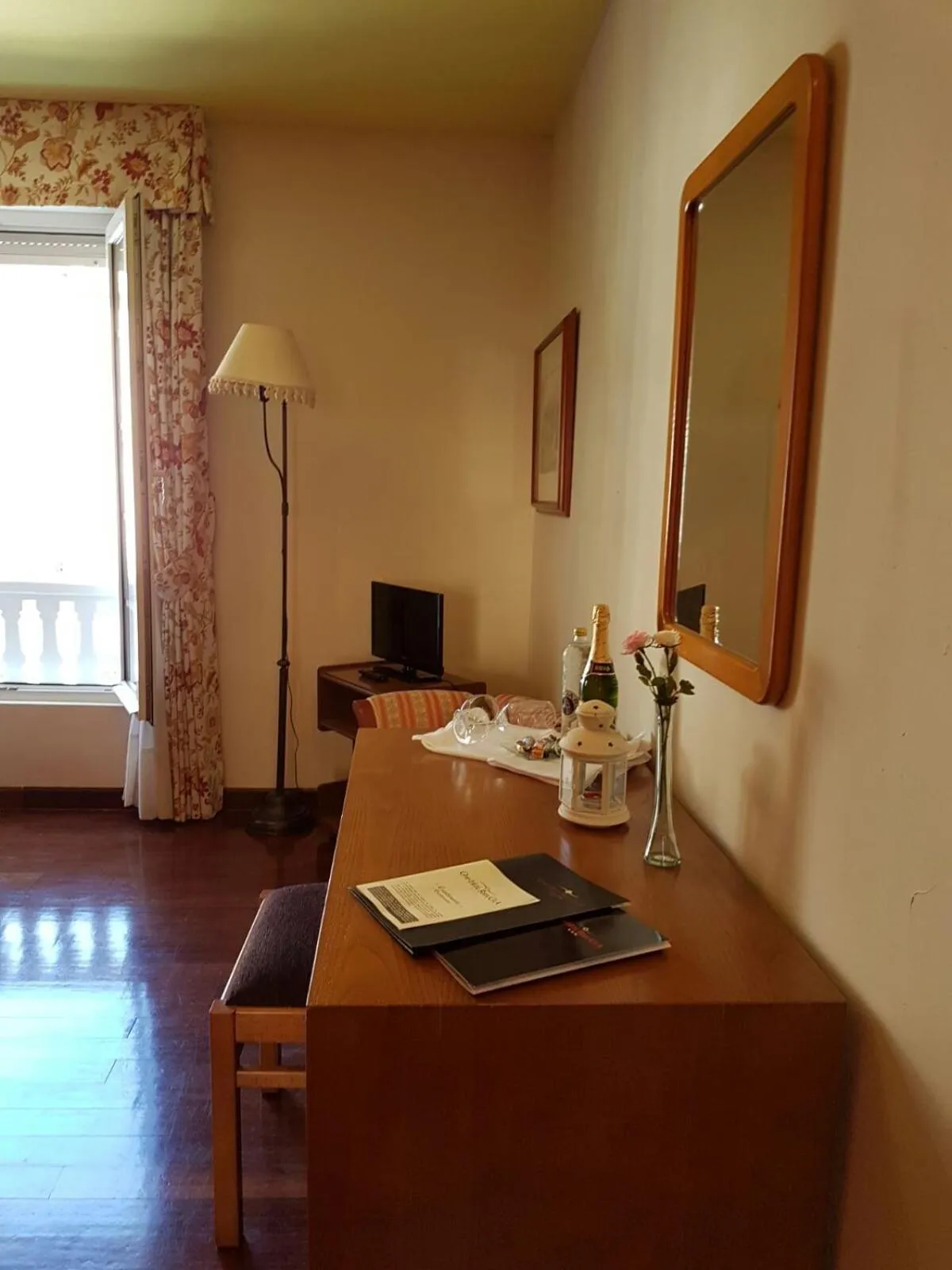 Photo of the whole room in Alojamiento Calzada Romana