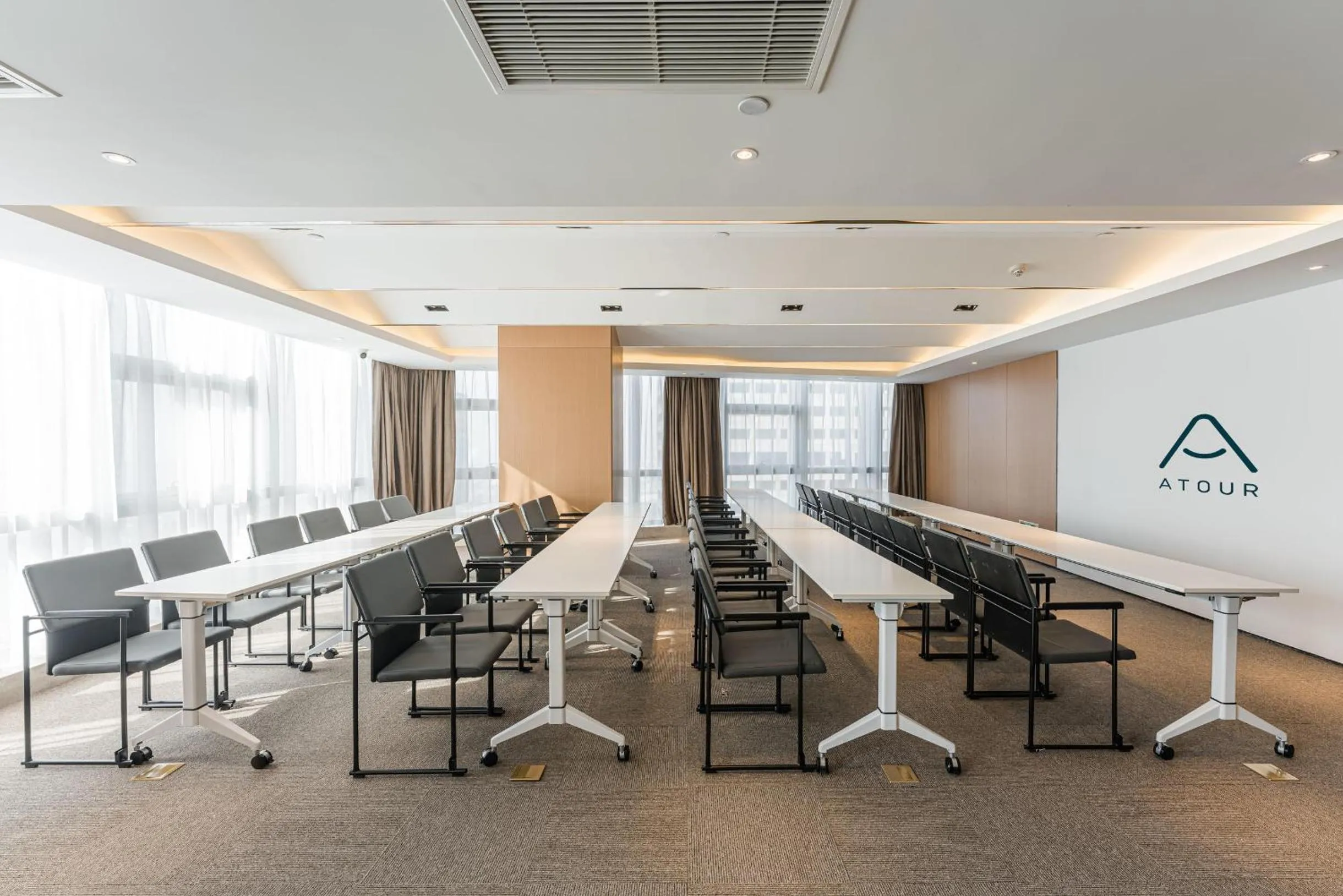 Atour Hotel Tianjin Binhai High Speed Railway Station