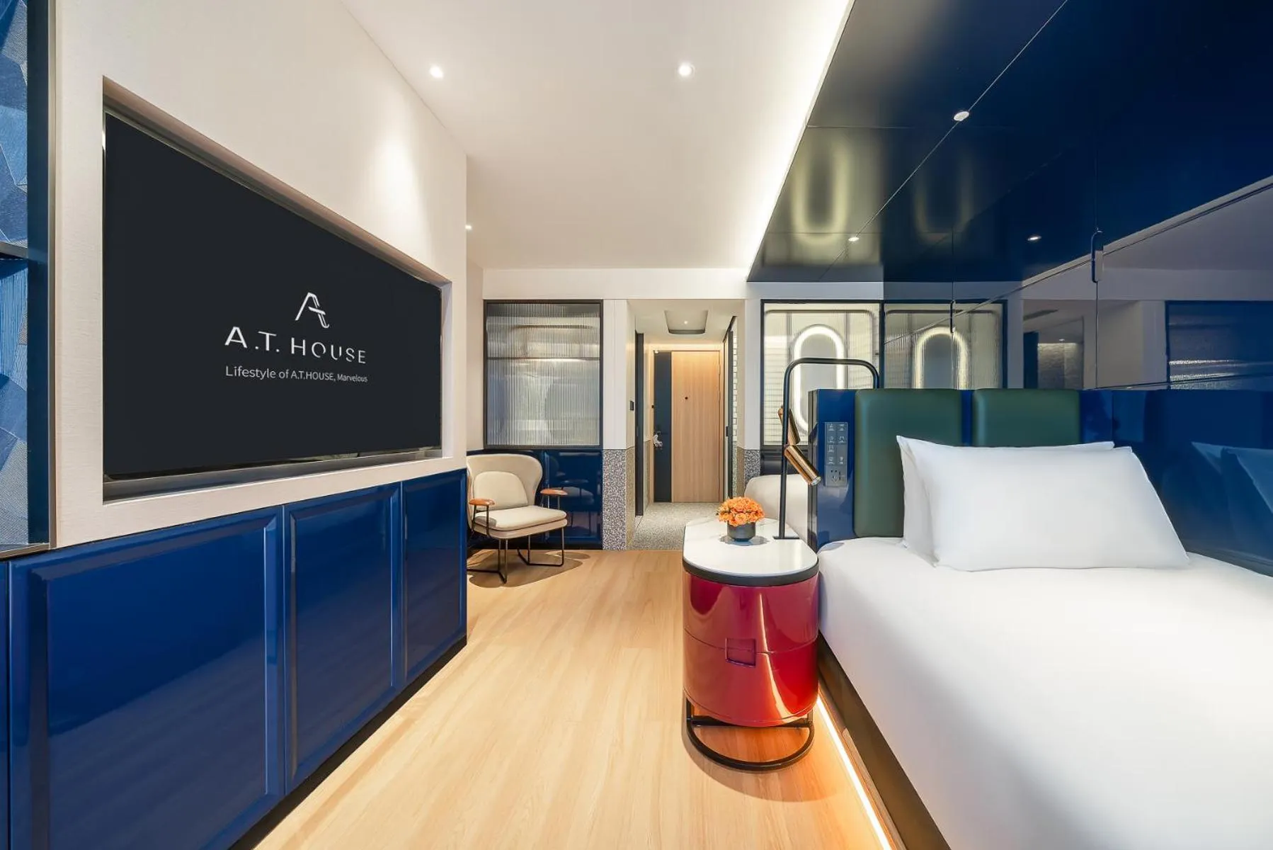 Photo of the whole room, Bed in Atour Mansion Shanghai City Center-Free Laundry Service by butler-Free Night Snacks