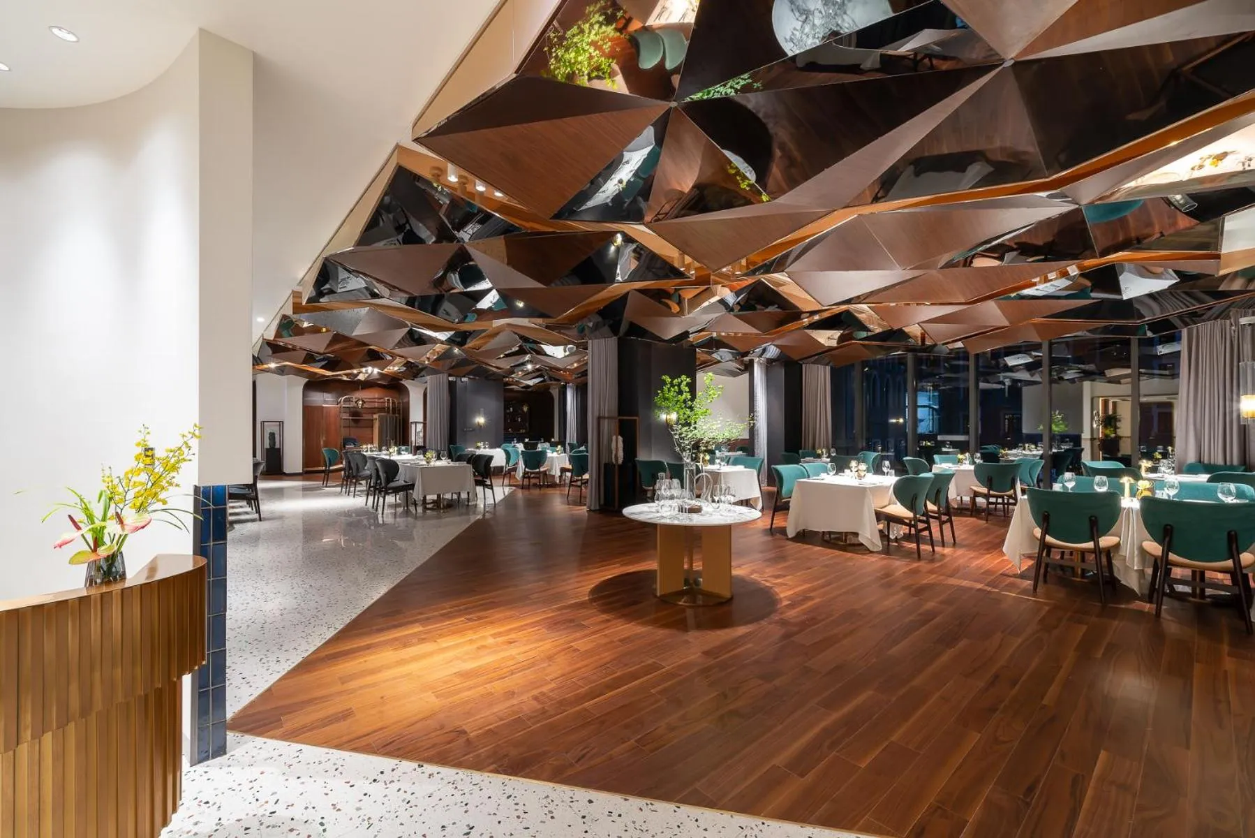 Restaurant/places to eat in Atour Mansion Shanghai City Center-Free Laundry Service by butler-Free Night Snacks