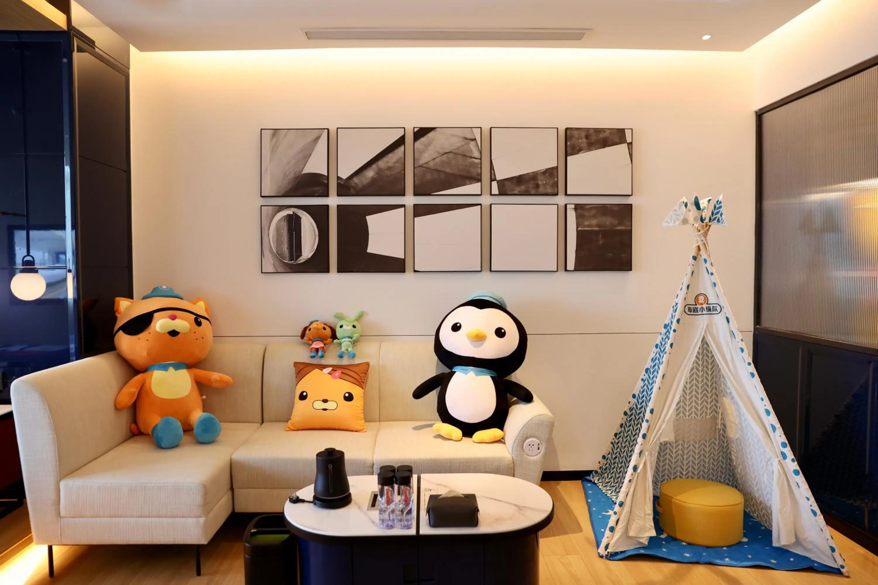 Living room in Atour Mansion Shanghai City Center-Free Laundry Service by butler-Free Night Snacks