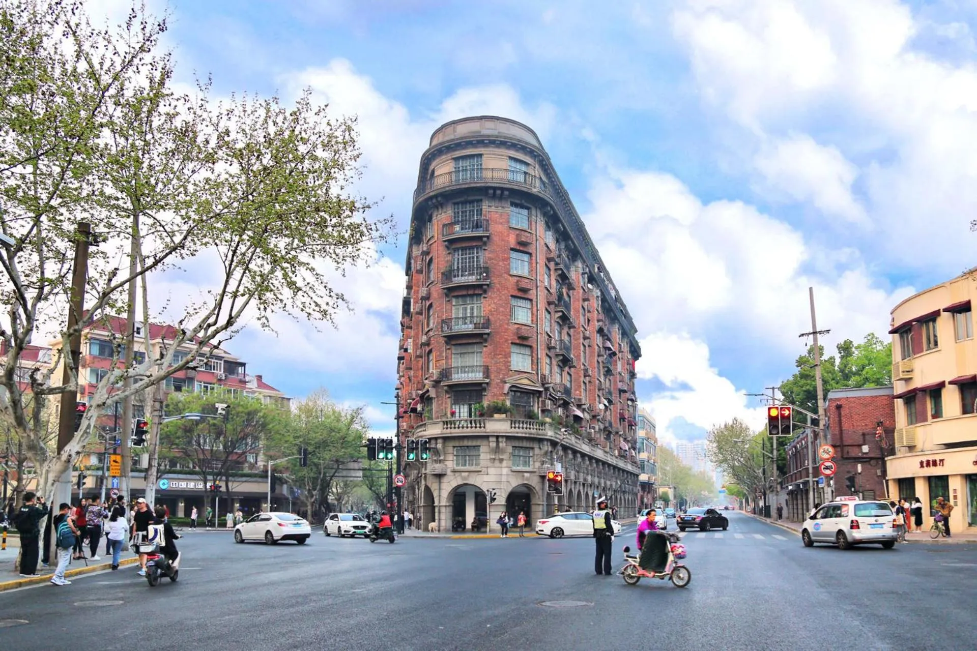 Property building in Atour Mansion Shanghai City Center-Free Laundry Service by butler-Free Night Snacks