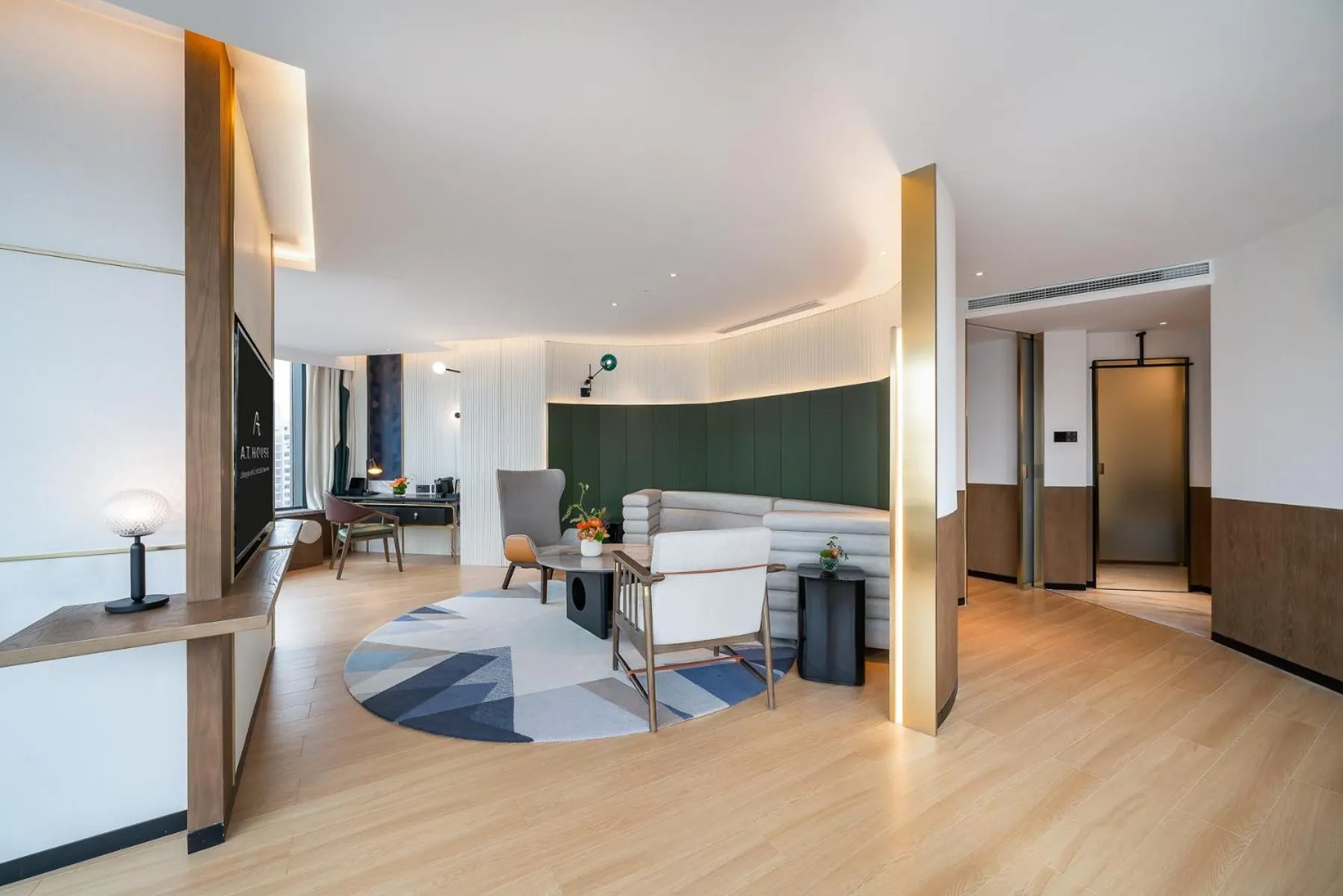 TV and multimedia in Atour Mansion Shanghai City Center-Free Laundry Service by butler-Free Night Snacks