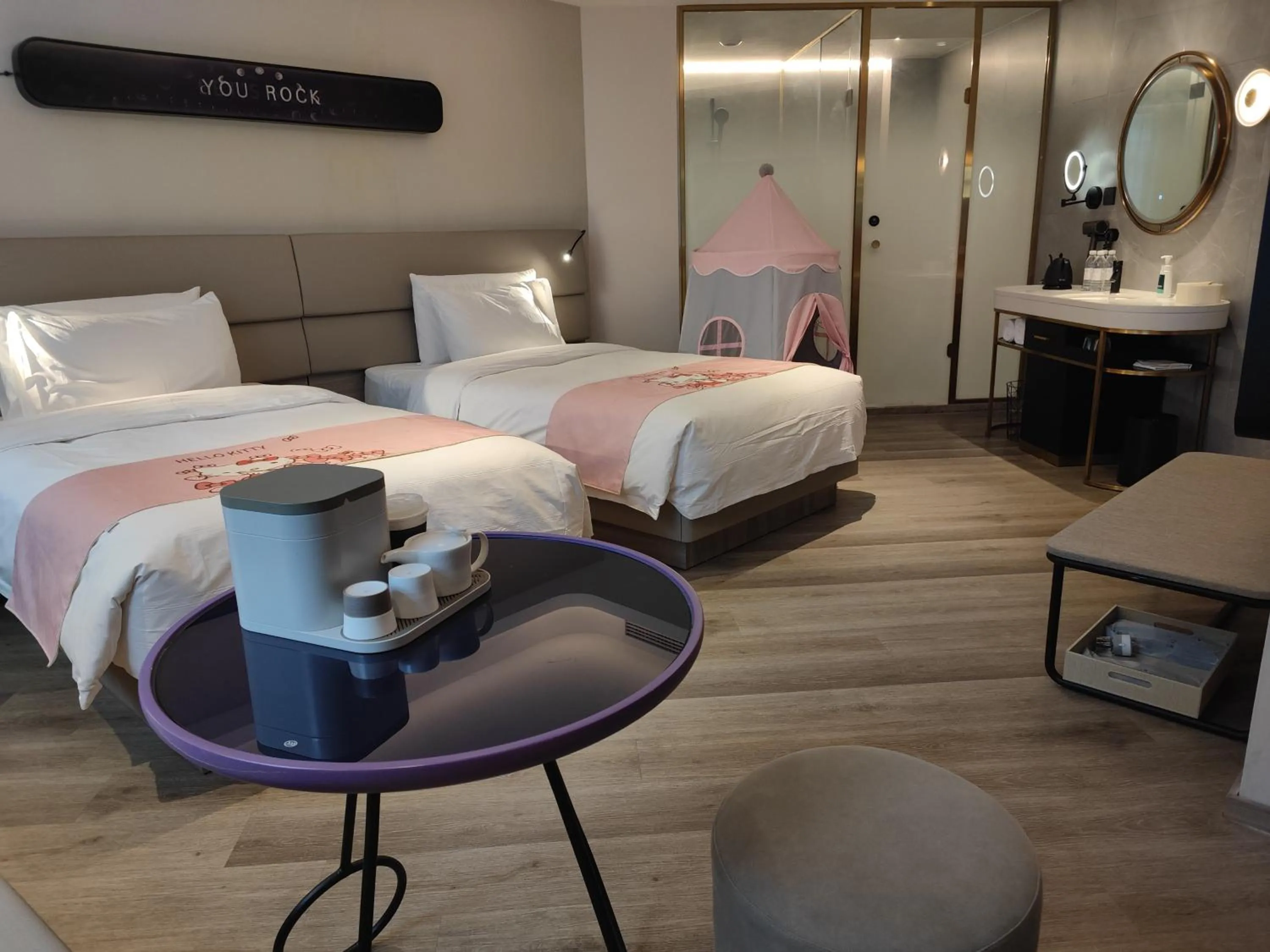 Bed in Atour Light Hotel Shanghai Xujiahui Jiaotong University