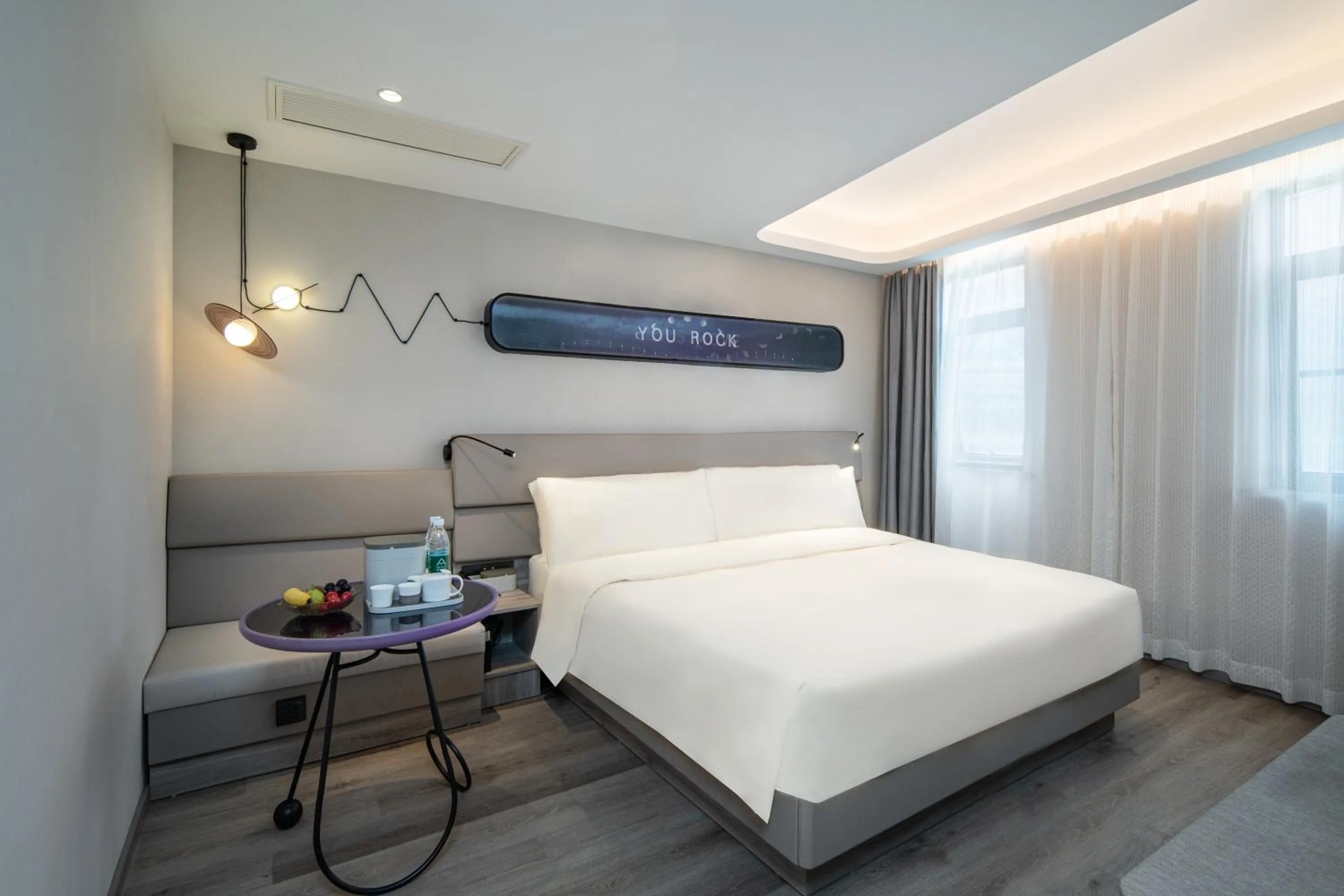 Bed in Atour Light Hotel Shanghai Xujiahui Jiaotong University