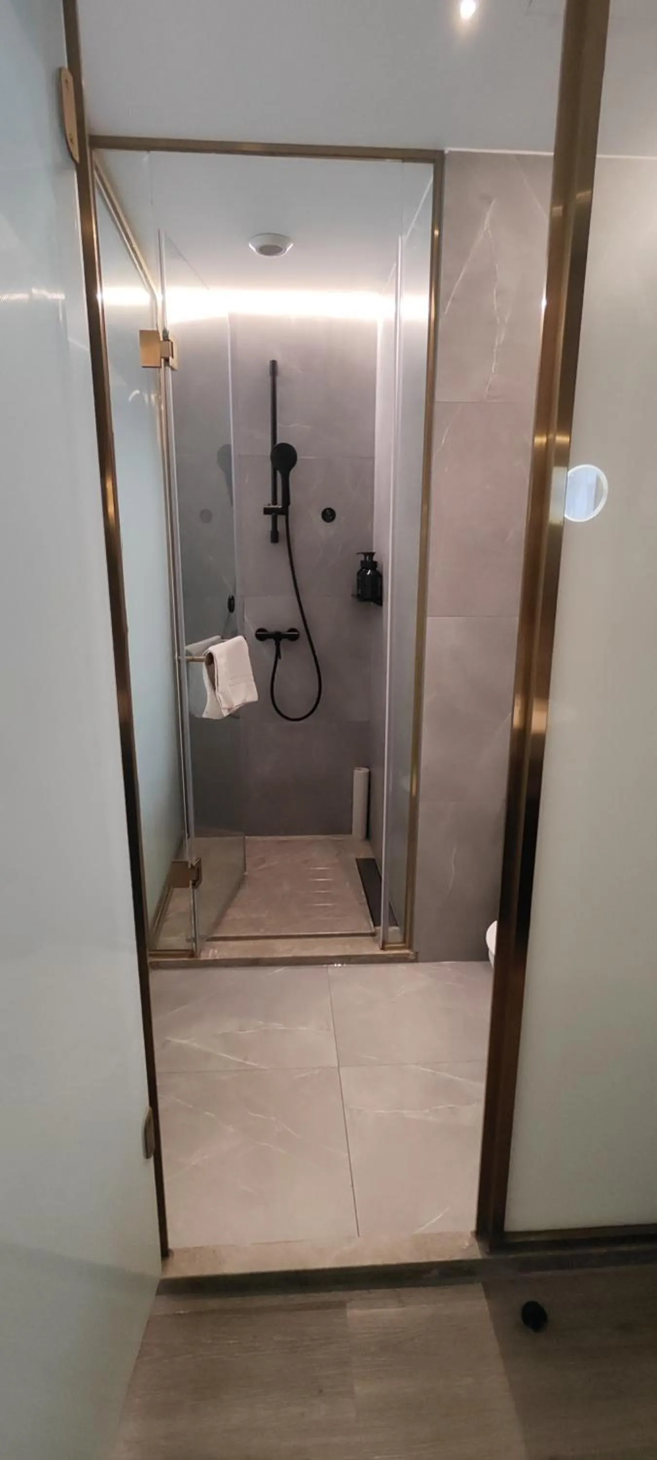 Shower in Atour Light Hotel Shanghai Xujiahui Jiaotong University