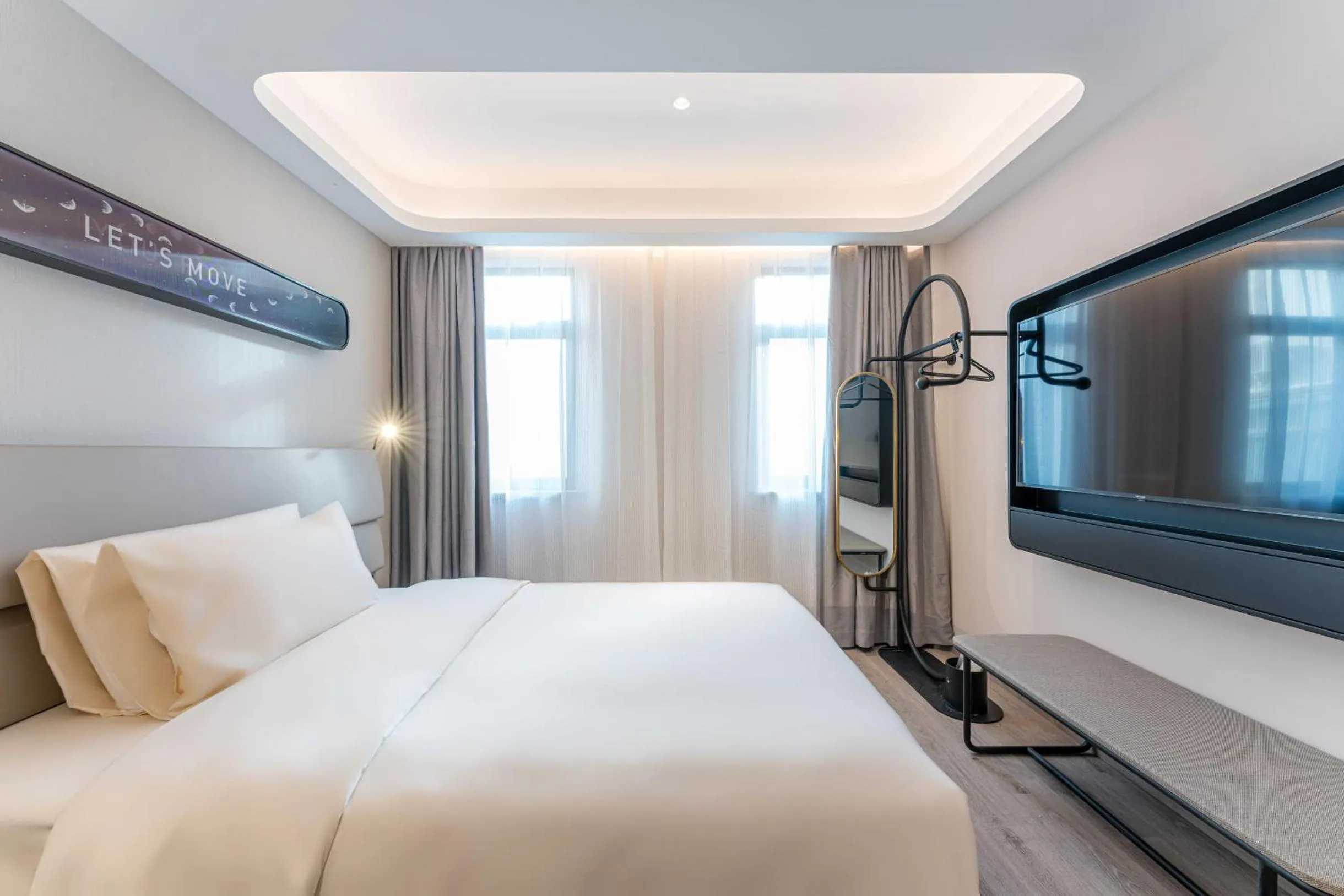 Bed in Atour Light Hotel Shanghai Xujiahui Jiaotong University