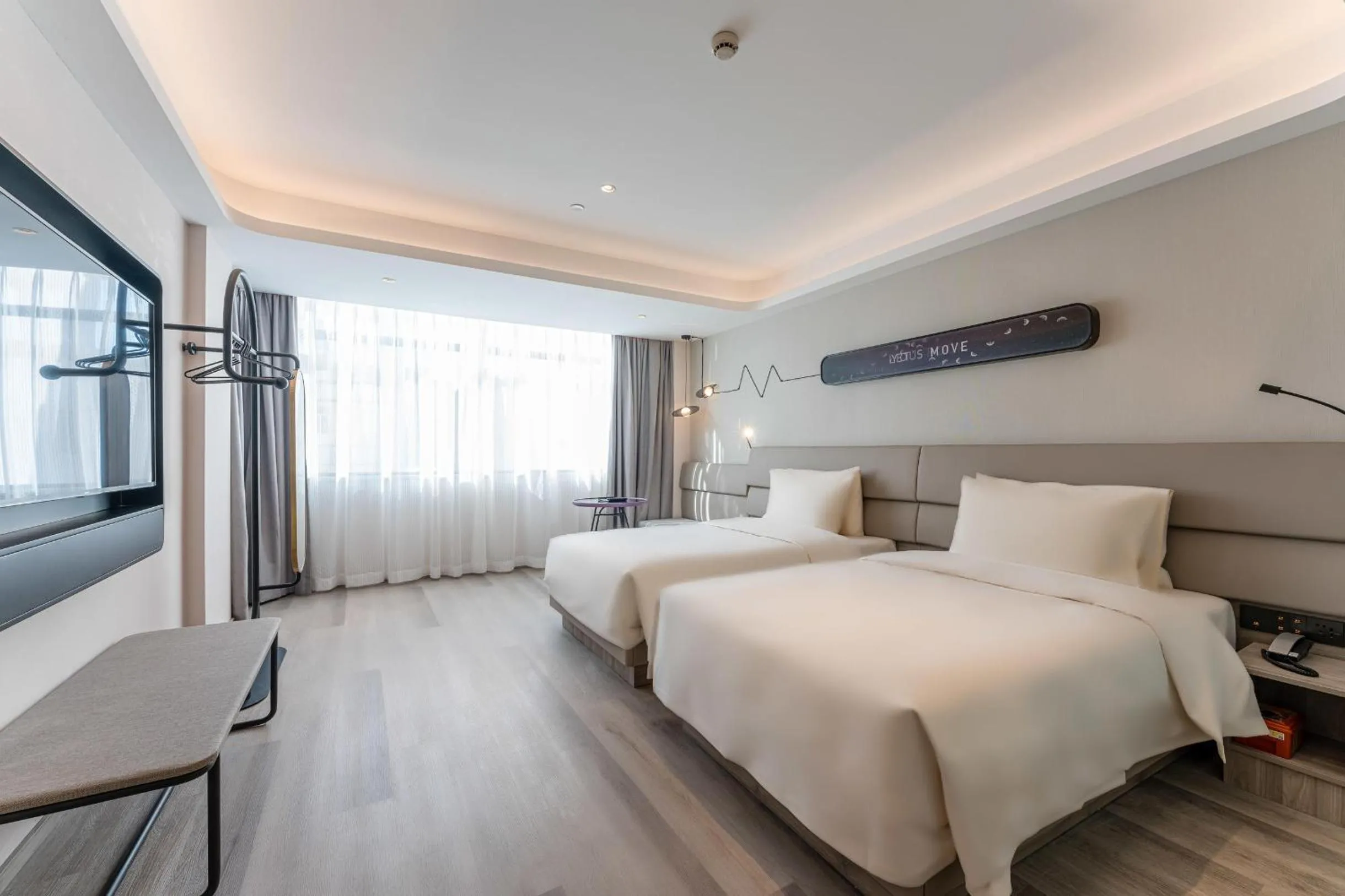 Bed in Atour Light Hotel Shanghai Xujiahui Jiaotong University