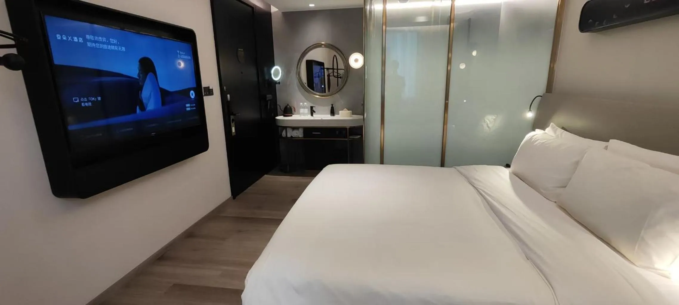 Bed in Atour Light Hotel Shanghai Xujiahui Jiaotong University