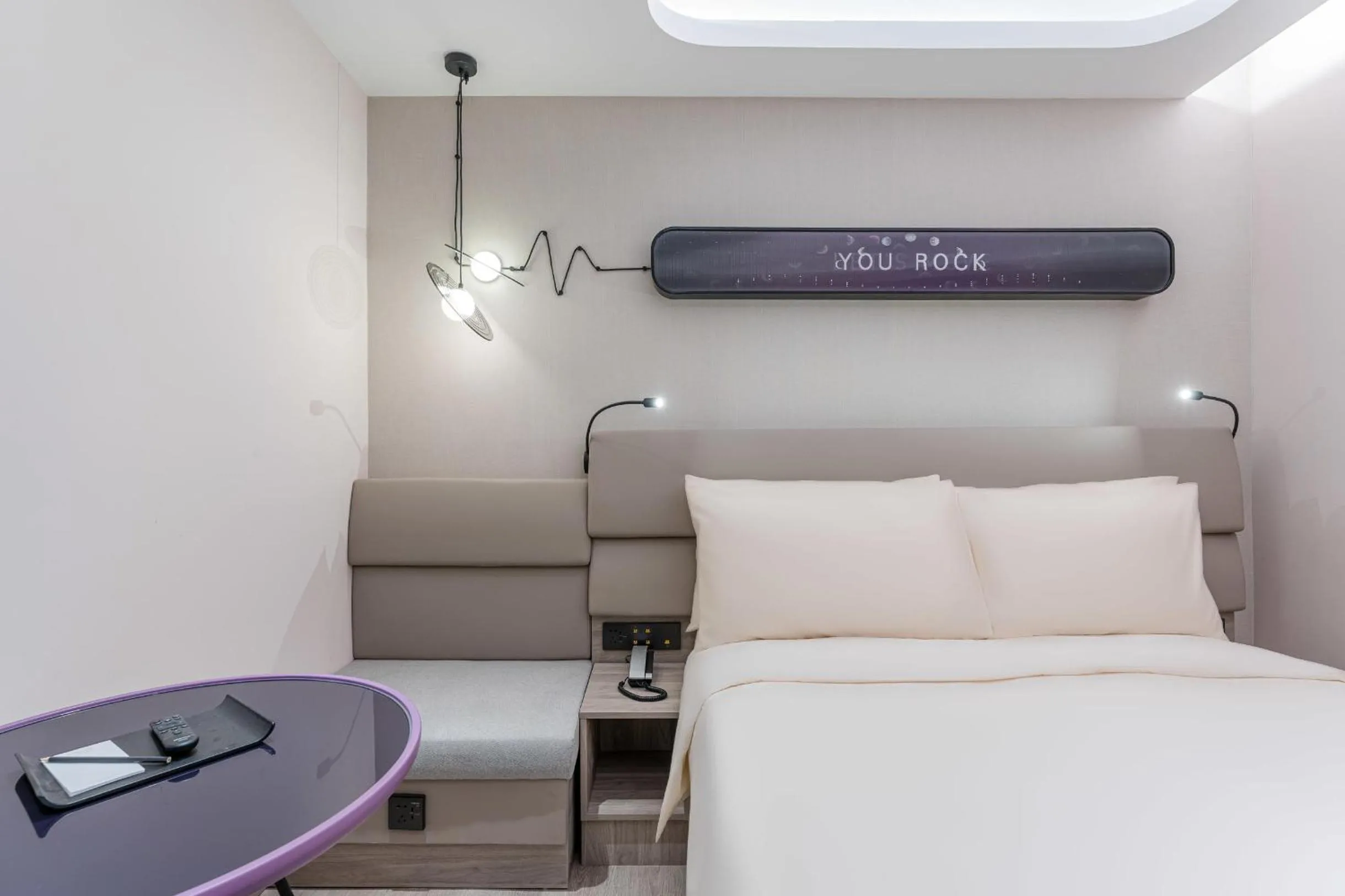 Bed in Atour Light Hotel Shanghai Xujiahui Jiaotong University
