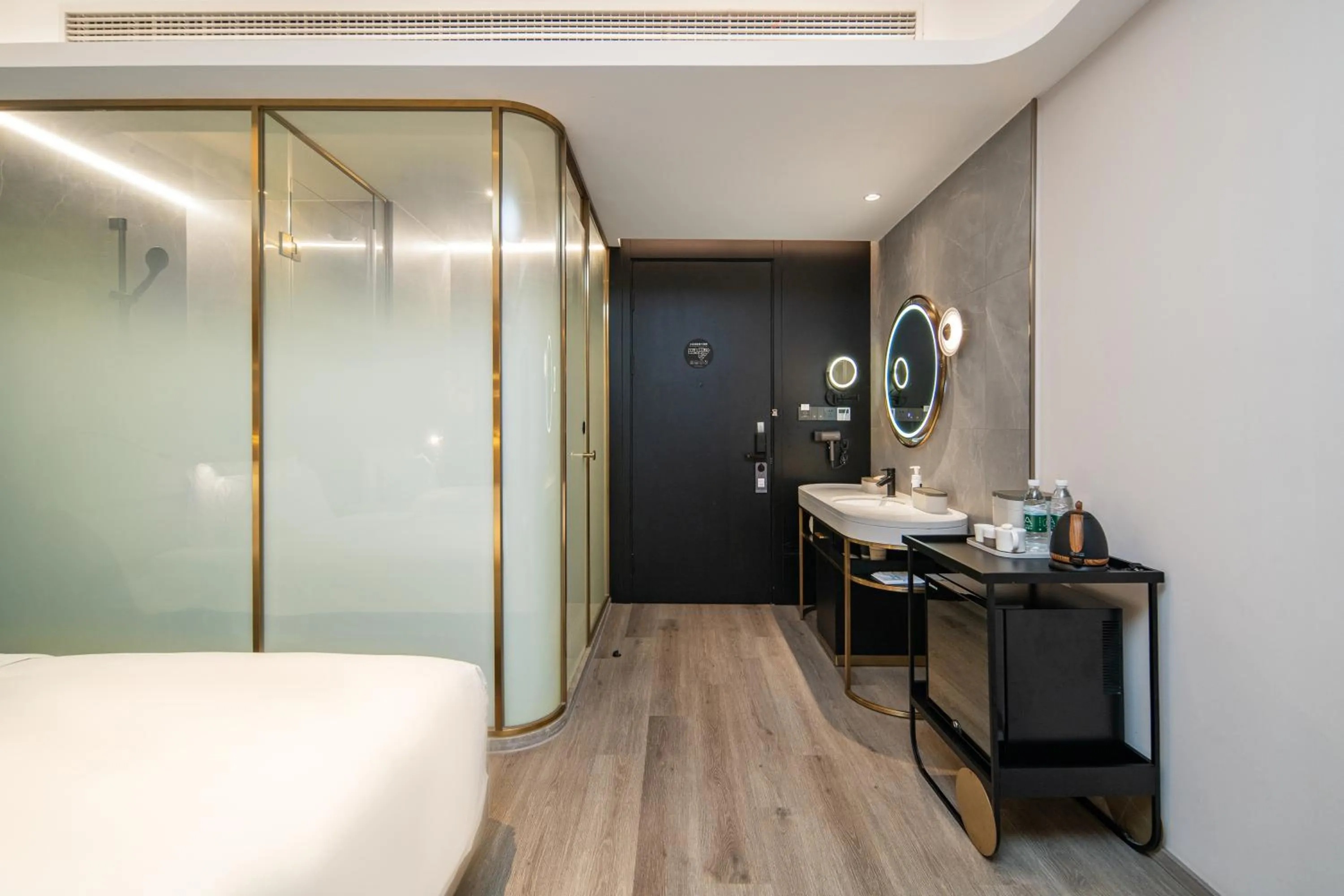 Photo of the whole room, Bed in Atour Light Hotel Shanghai Xujiahui Jiaotong University