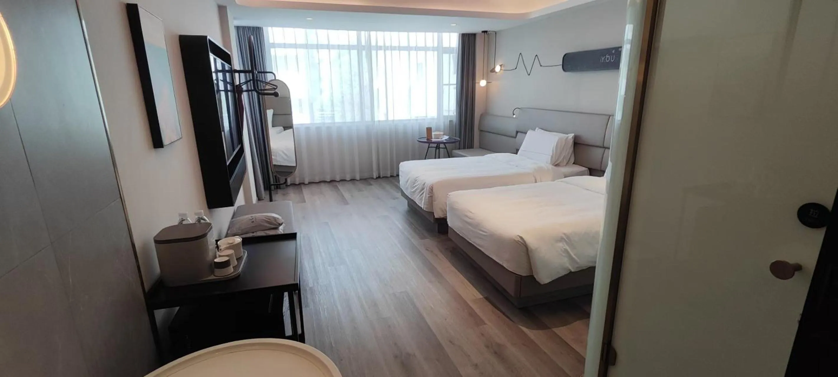 Bed in Atour Light Hotel Shanghai Xujiahui Jiaotong University