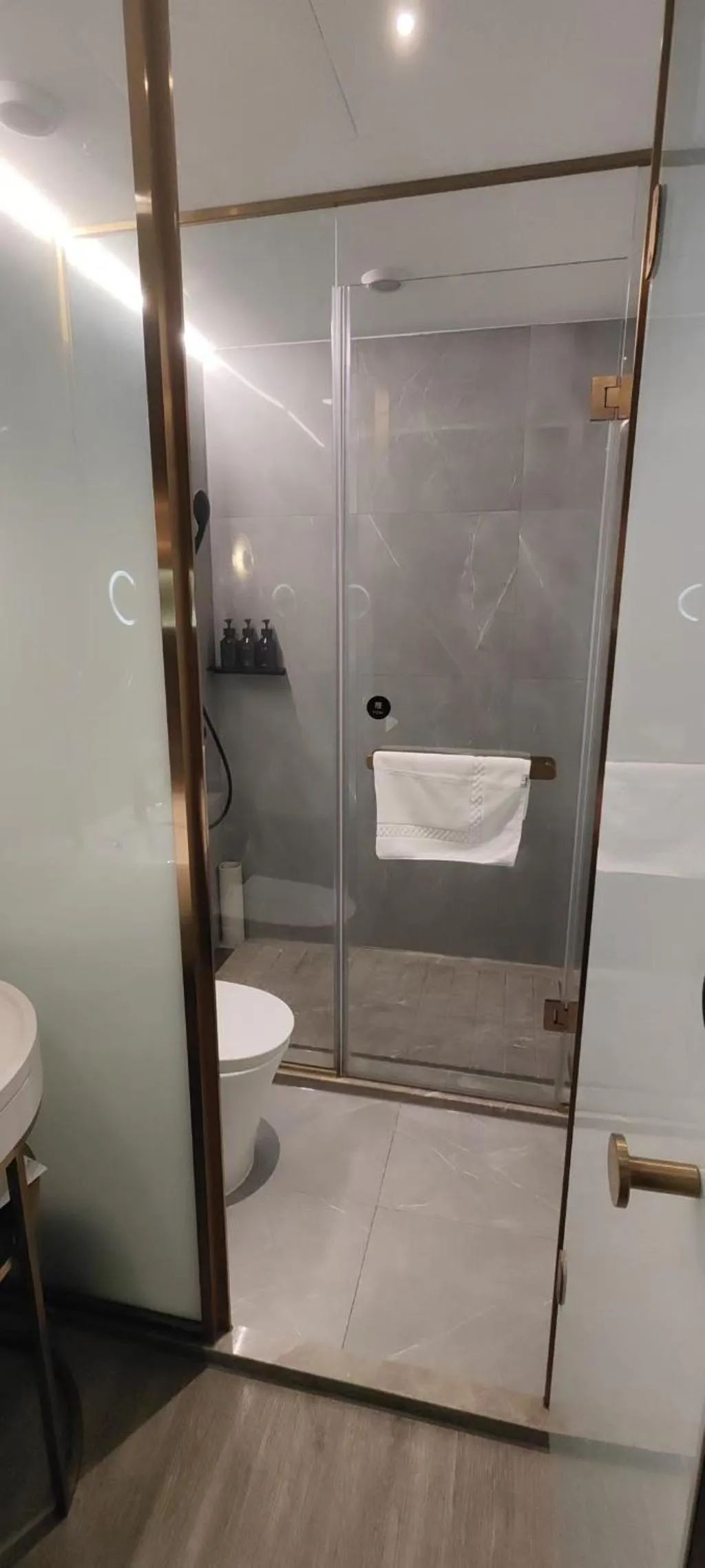 Shower in Atour Light Hotel Shanghai Xujiahui Jiaotong University