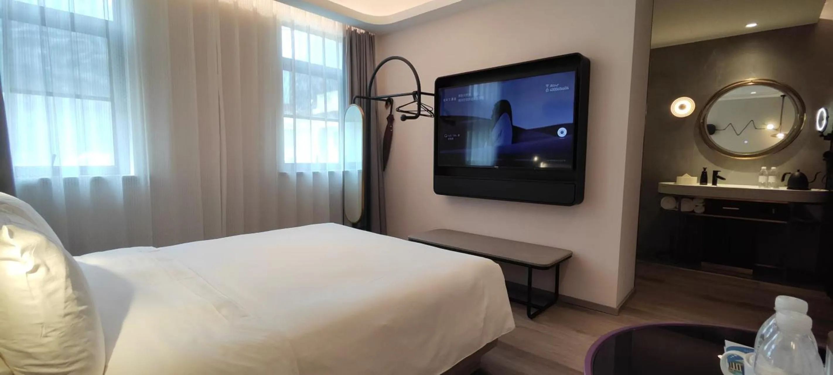 Bed in Atour Light Hotel Shanghai Xujiahui Jiaotong University