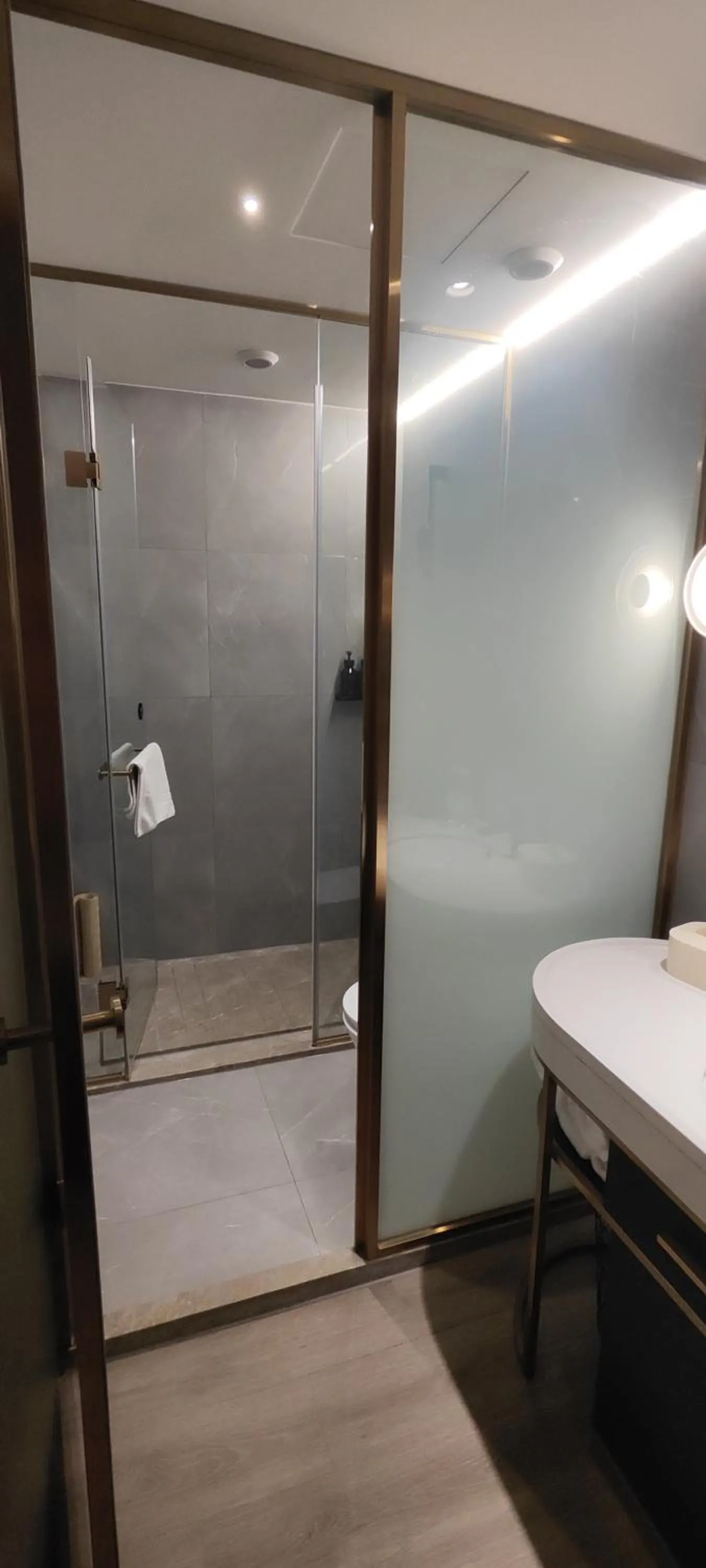 Shower in Atour Light Hotel Shanghai Xujiahui Jiaotong University