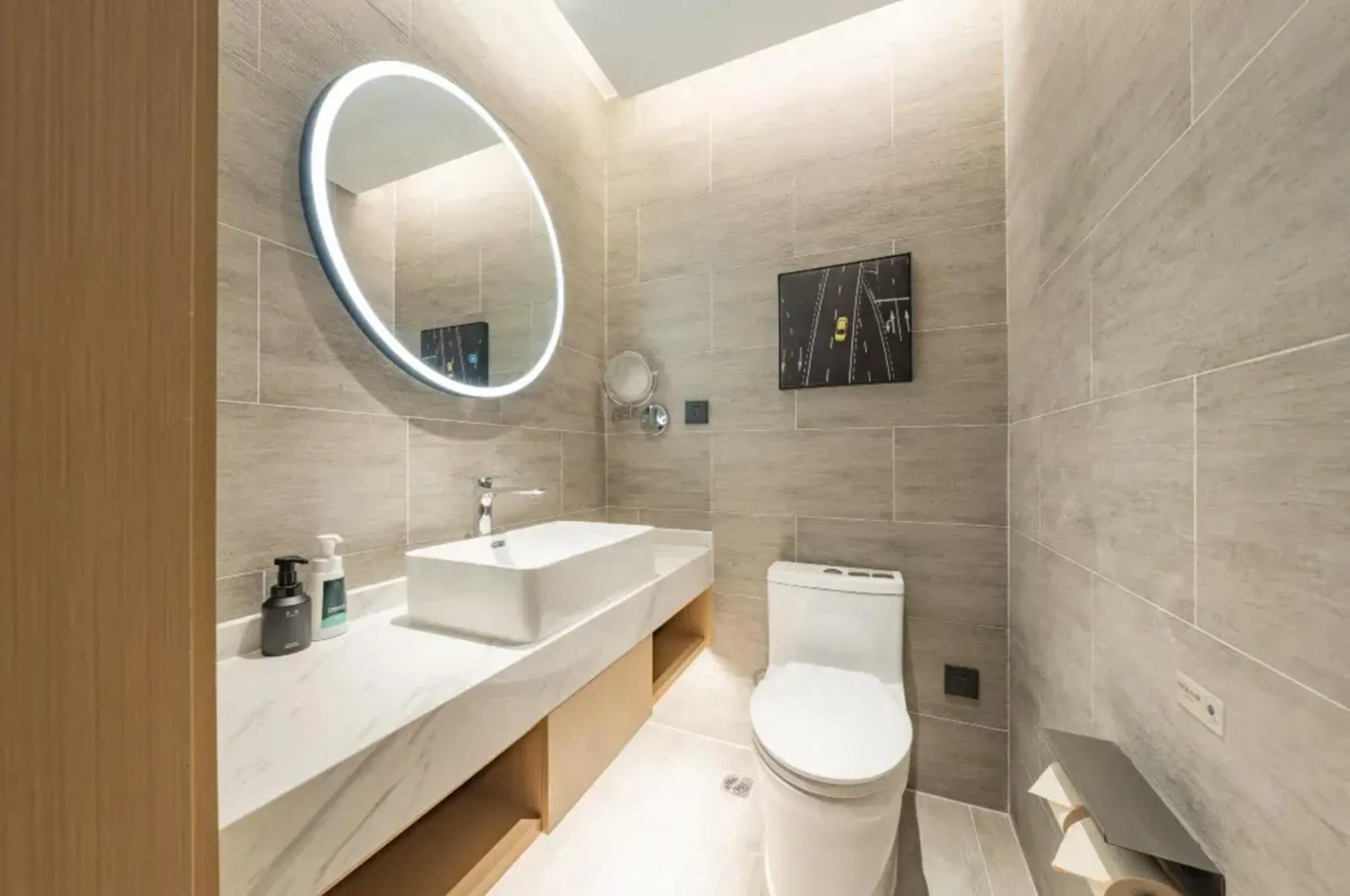 Toilet in Atour Hotel Shanghai Pudong Airport Chuansha Station