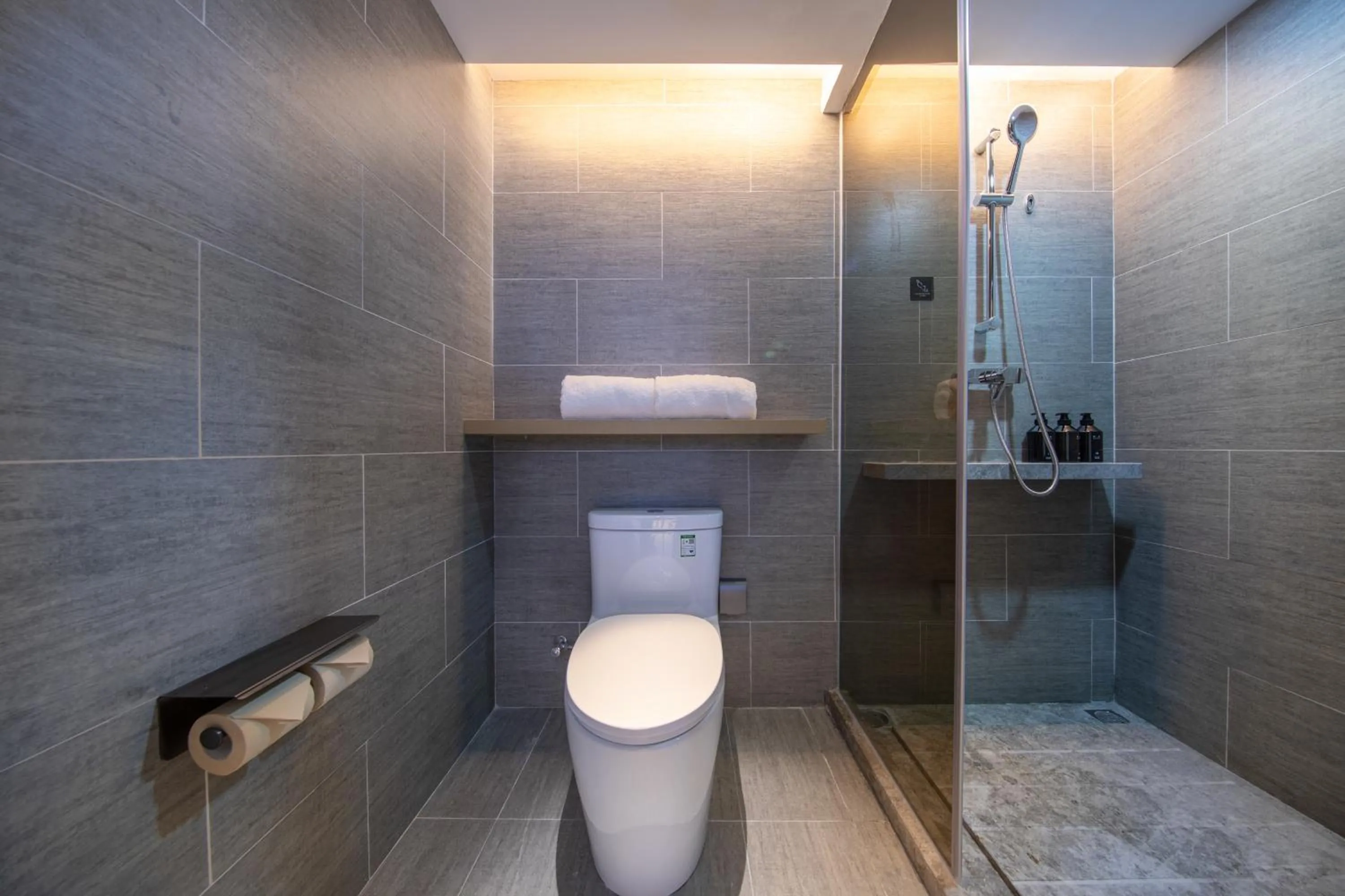 Toilet in Atour Hotel Shanghai Xinzhuang CBD