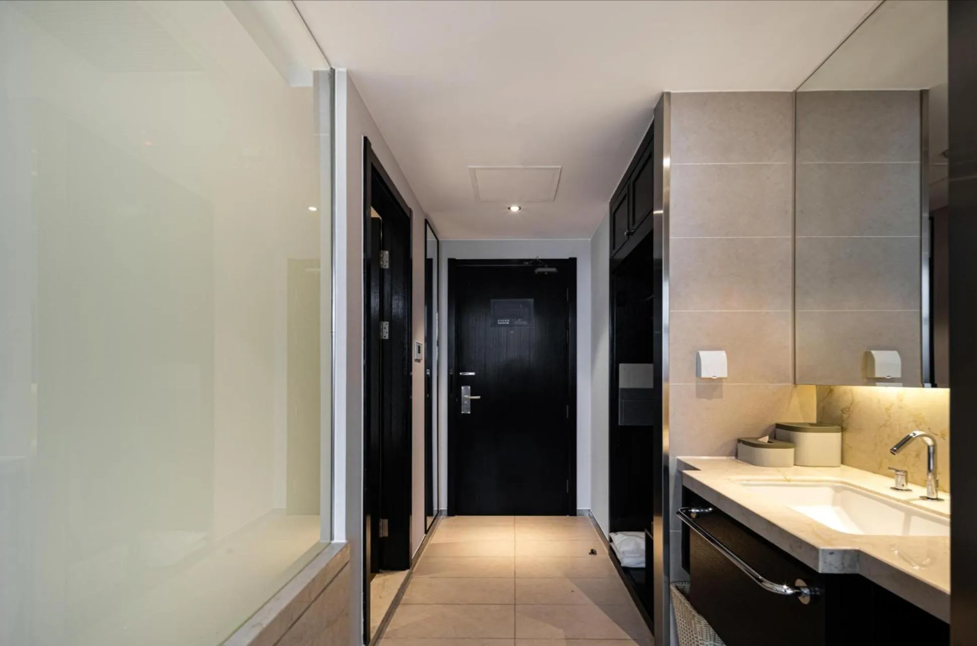 Photo of the whole room in Atour X Hotel Shanghai International Tourism and Resort Safari Park