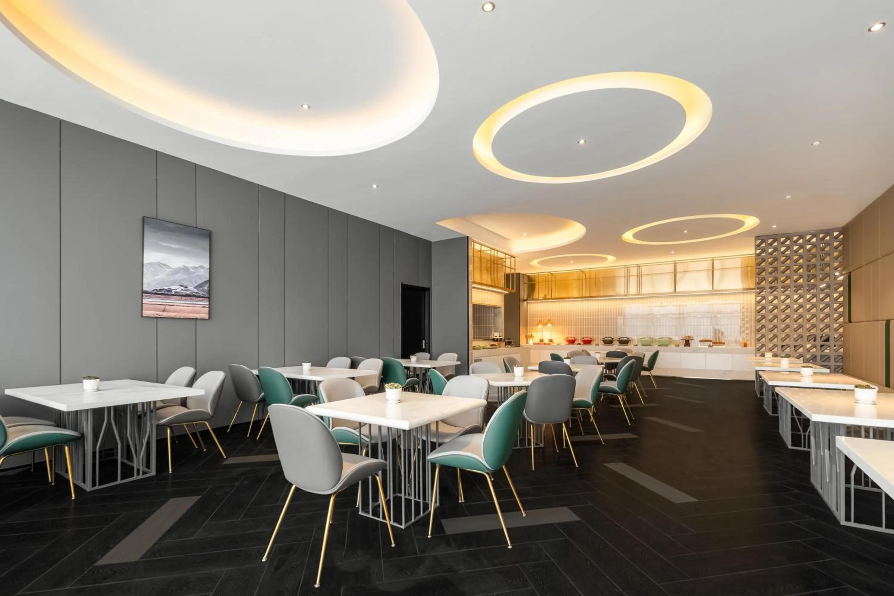 Restaurant/places to eat in Atour X Hotel Shanghai International Tourism and Resort Safari Park