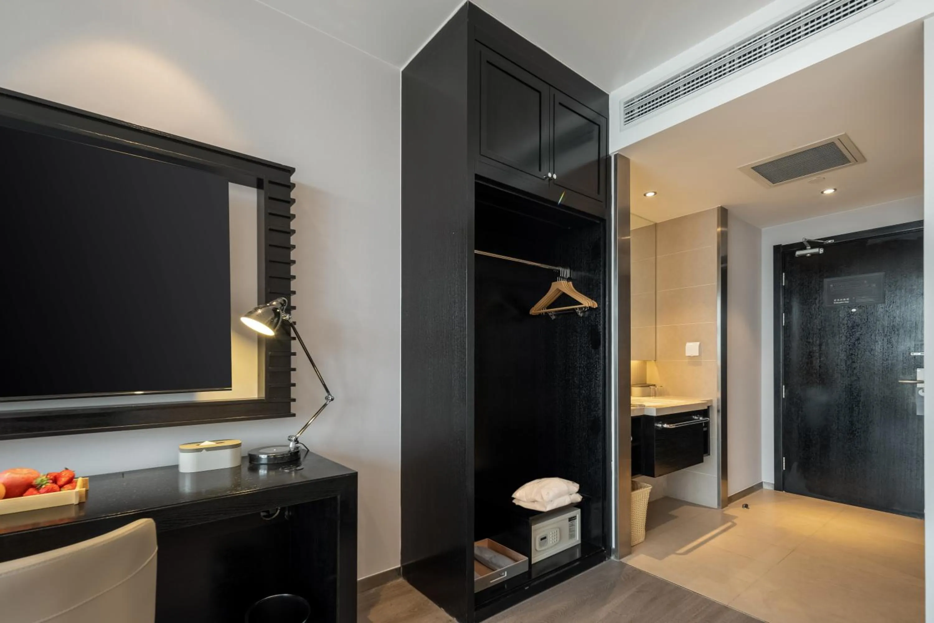 Shower in Atour X Hotel Shanghai International Tourism and Resort Safari Park