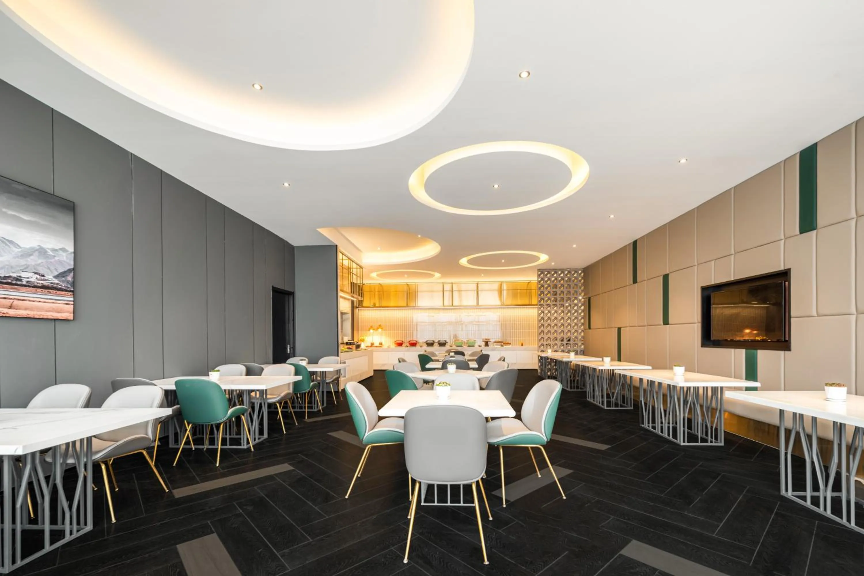 Restaurant/places to eat in Atour X Hotel Shanghai International Tourism and Resort Safari Park