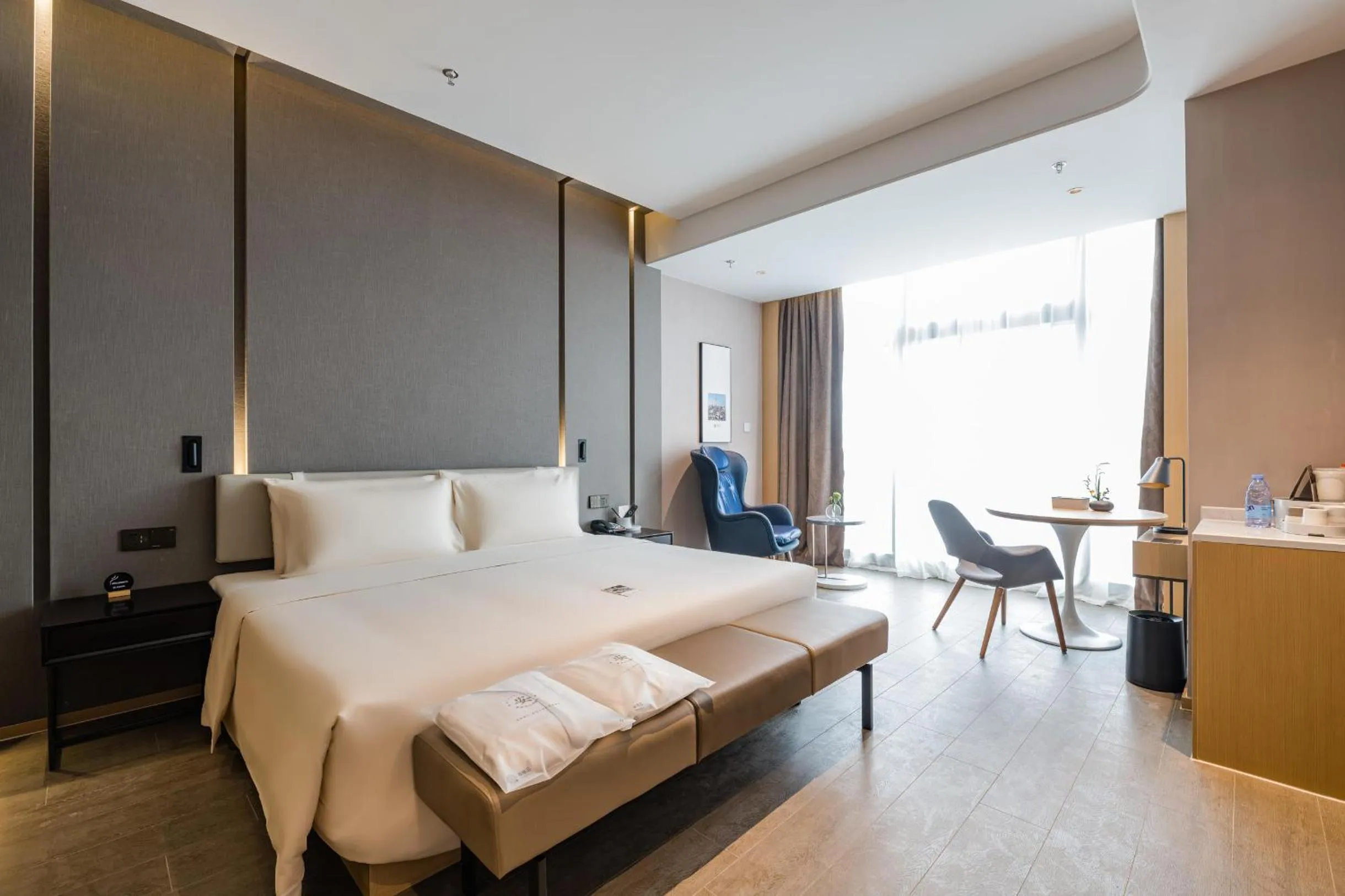 Bed in Atour Hotel Wuxi Coast City