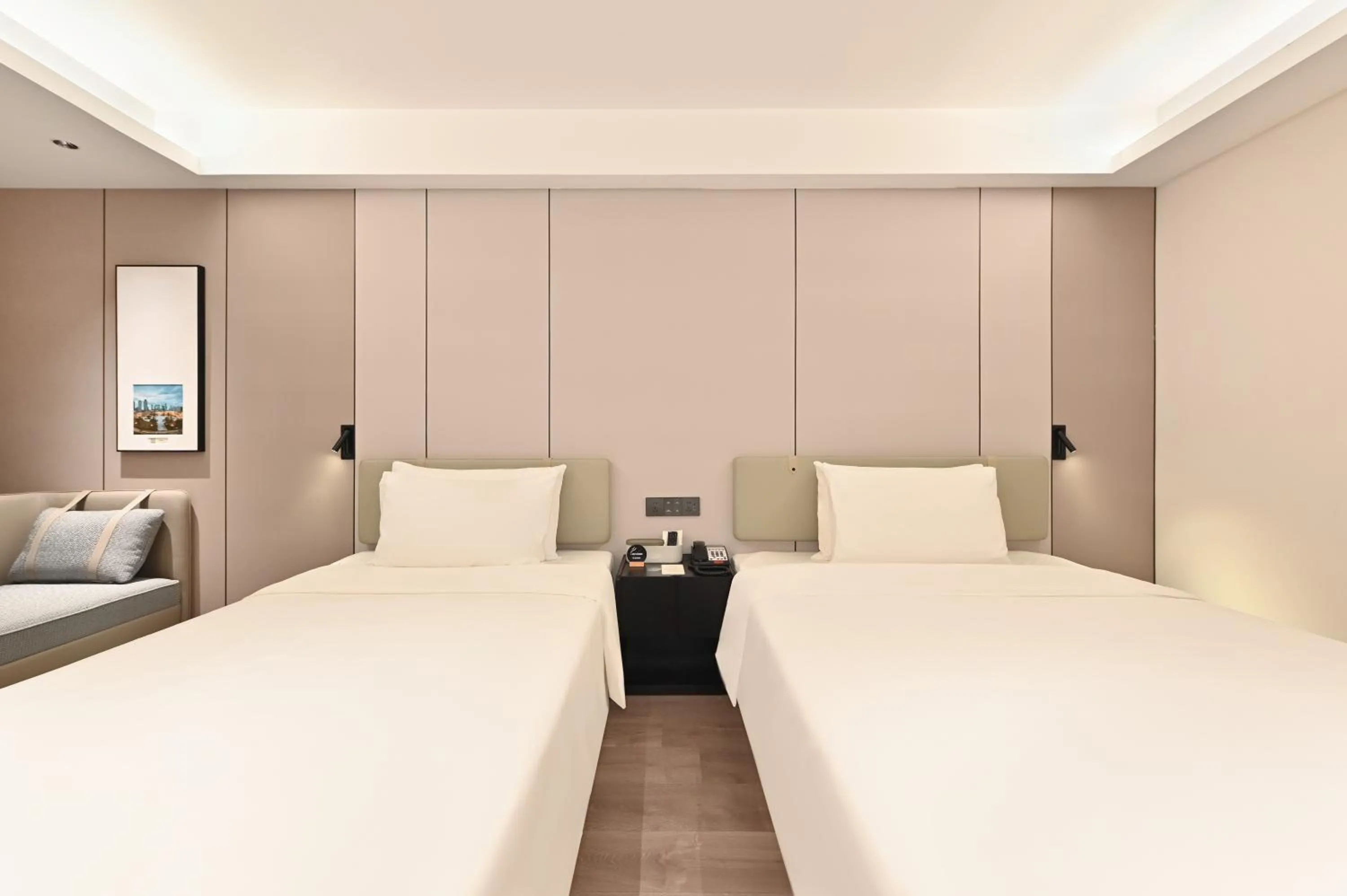 Bed in Atour Hotel Dalian Zhongshan Square