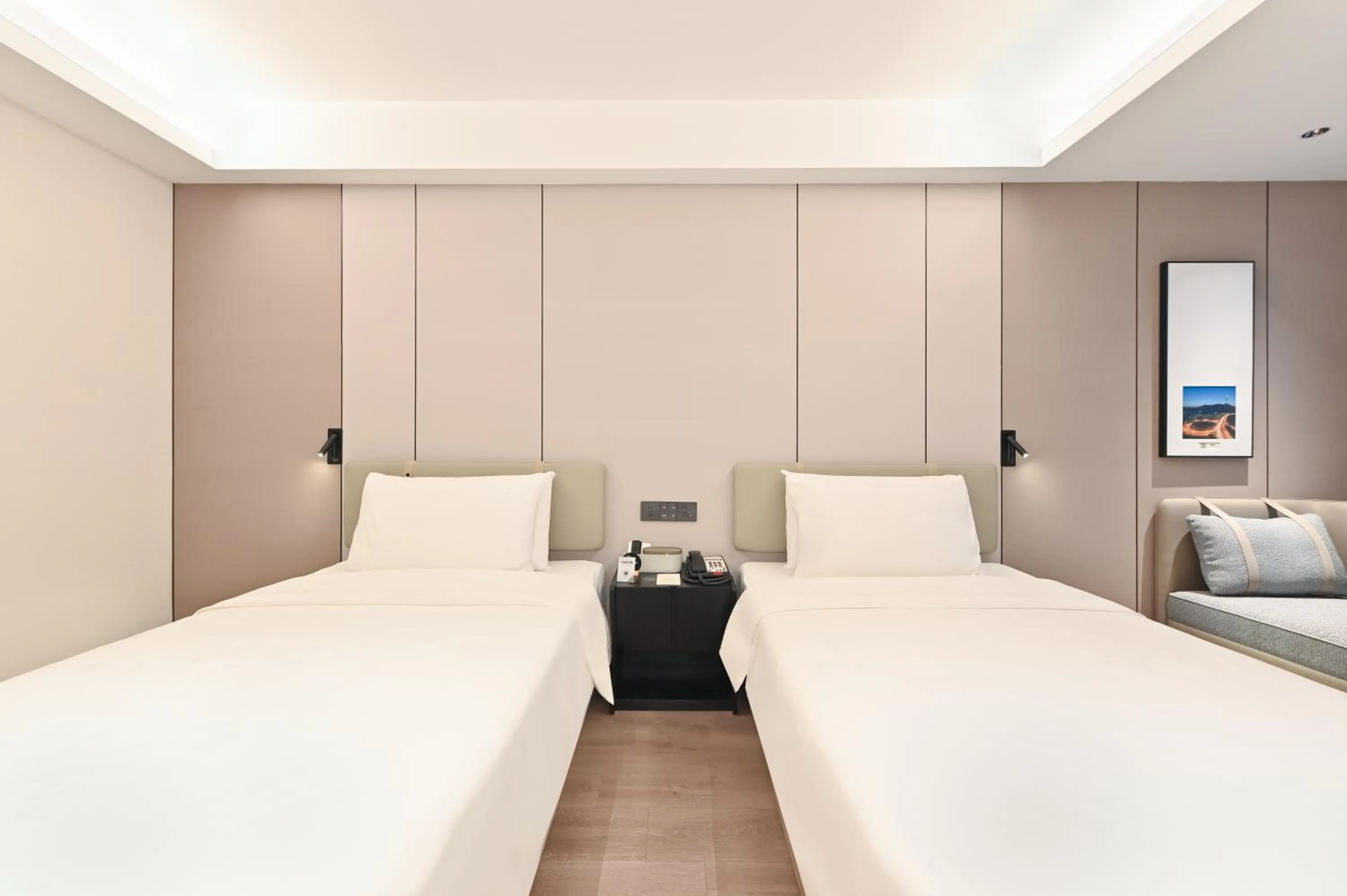 Bed in Atour Hotel Dalian Zhongshan Square