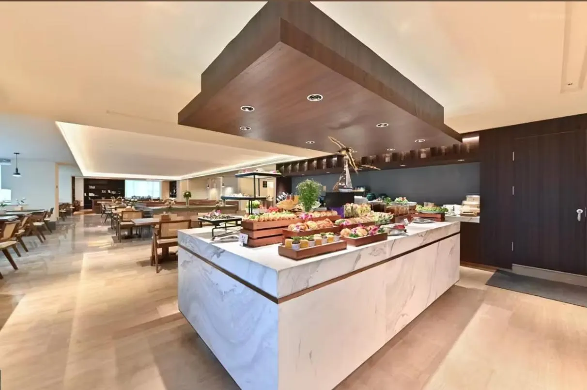 Restaurant/places to eat in Atour Hotel Dalian Zhongshan Square