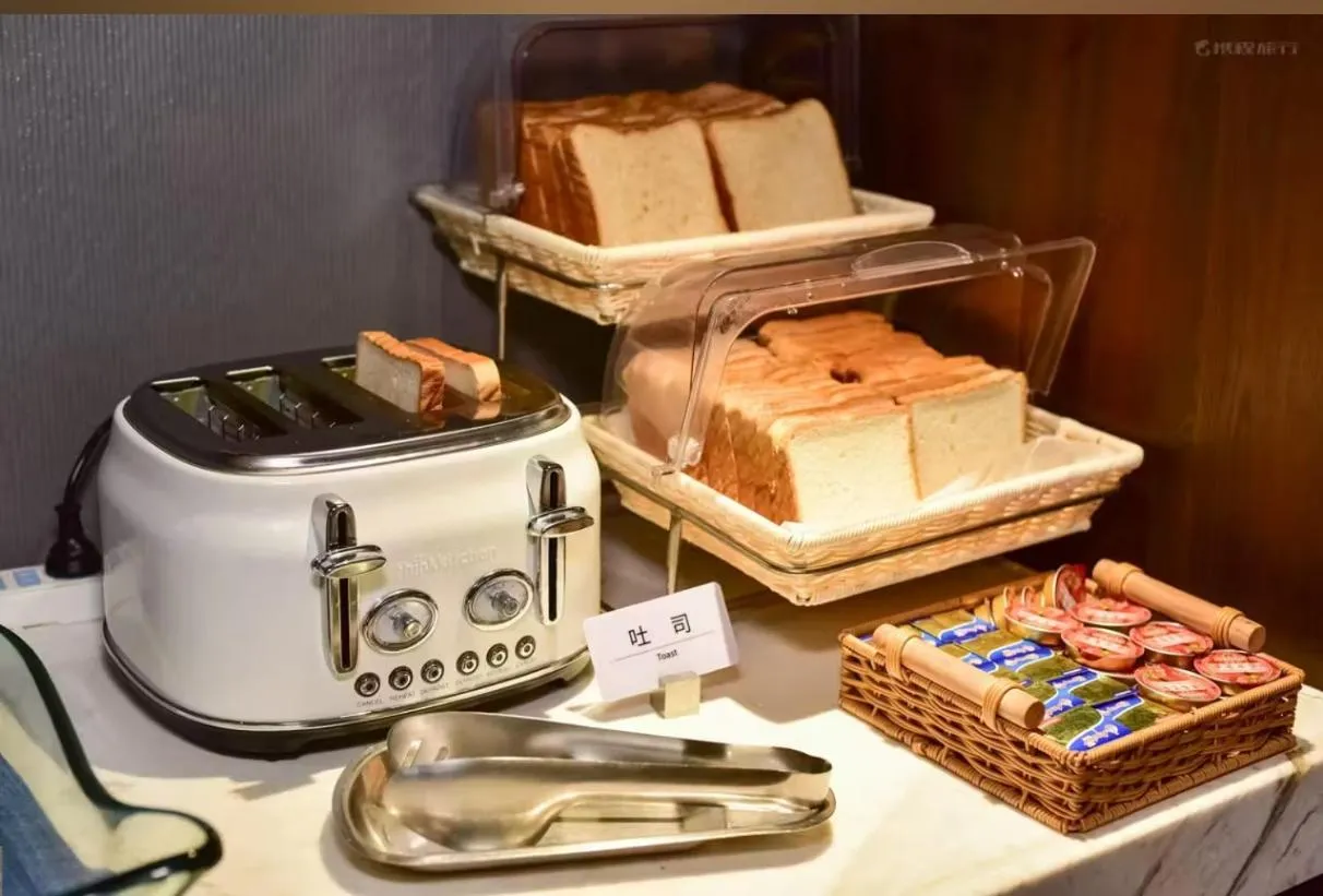 Restaurant/places to eat in Atour Hotel Dalian Zhongshan Square