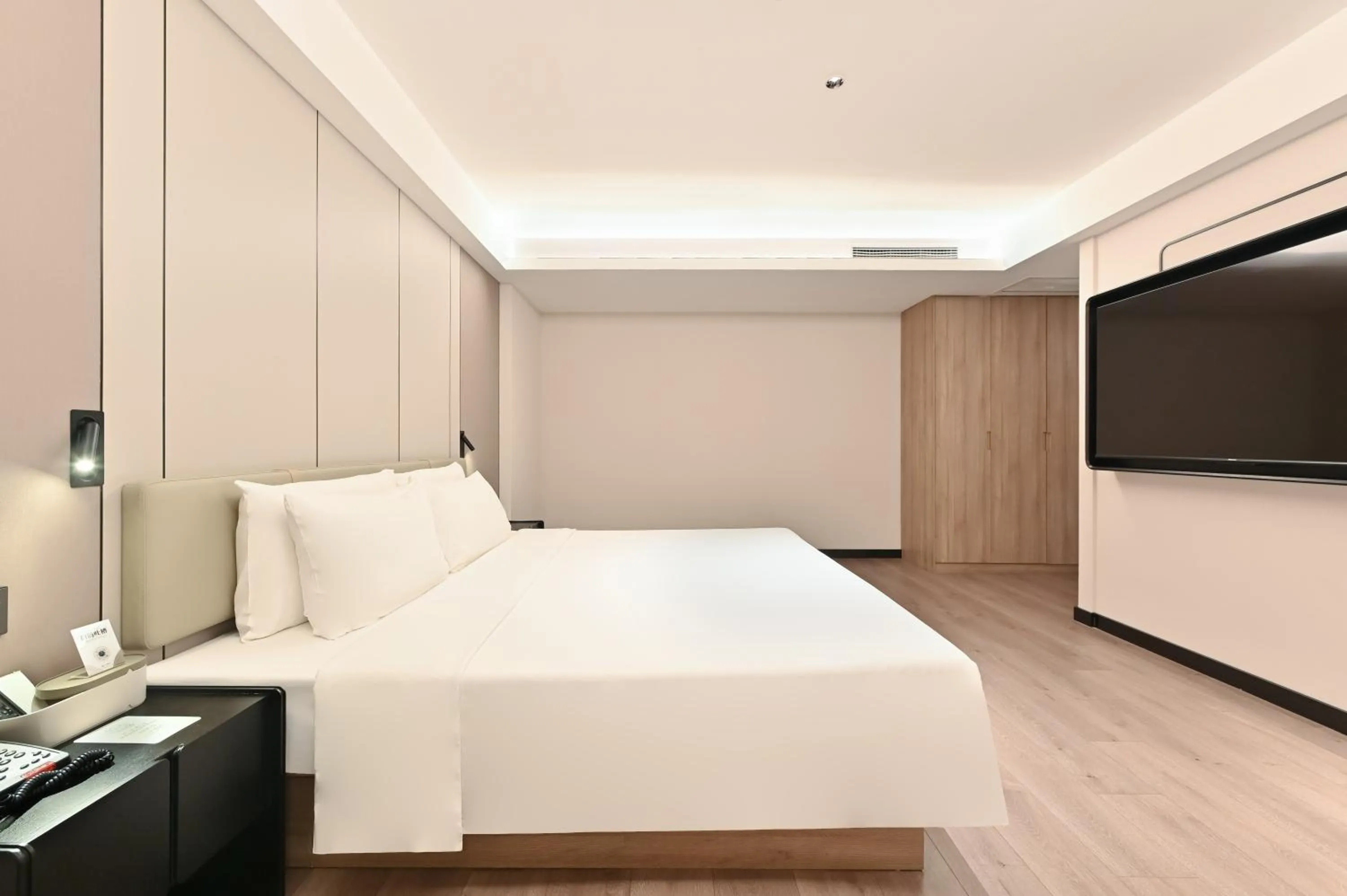 Bed in Atour Hotel Dalian Zhongshan Square