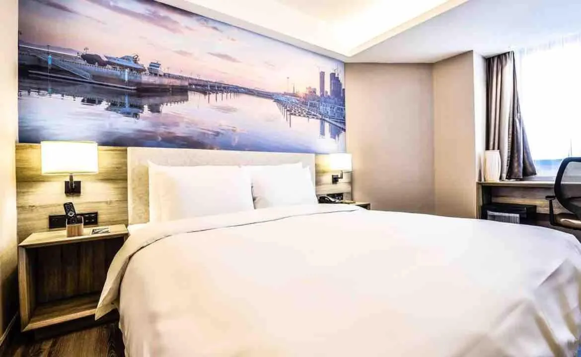 Bed in Atour Hotel Dalian Zhongshan Square