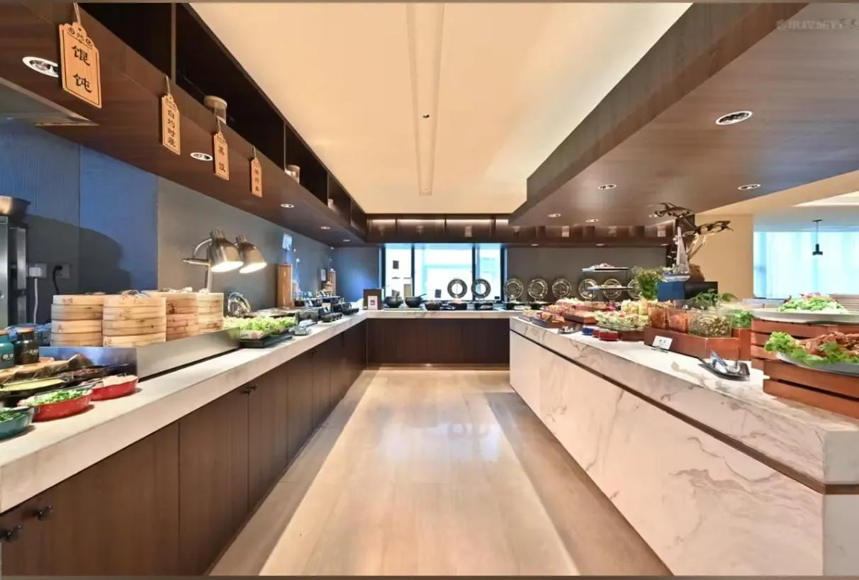 Restaurant/places to eat in Atour Hotel Dalian Zhongshan Square