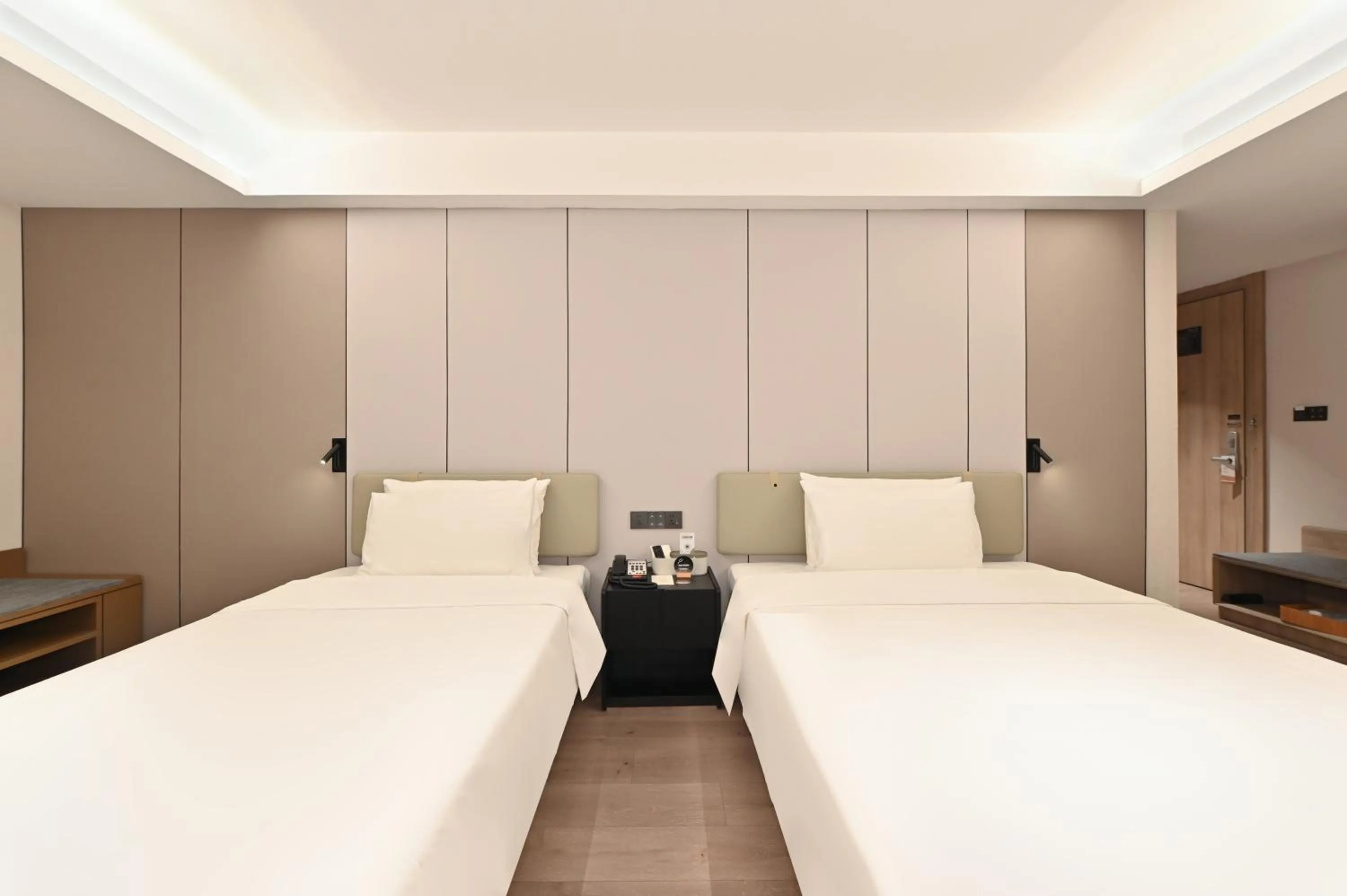 Bed in Atour Hotel Dalian Zhongshan Square