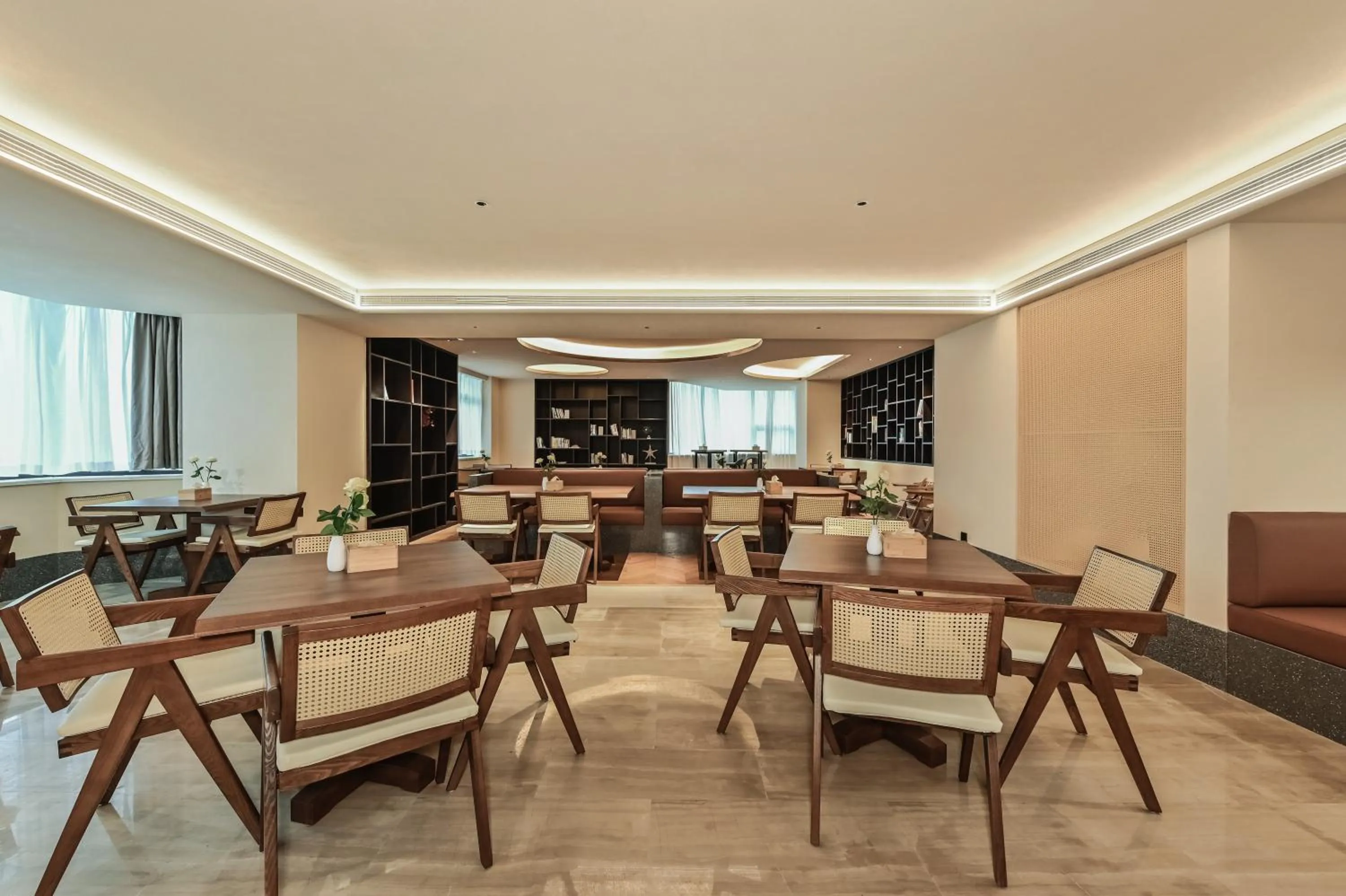 Restaurant/places to eat in Atour Hotel Dalian Zhongshan Square