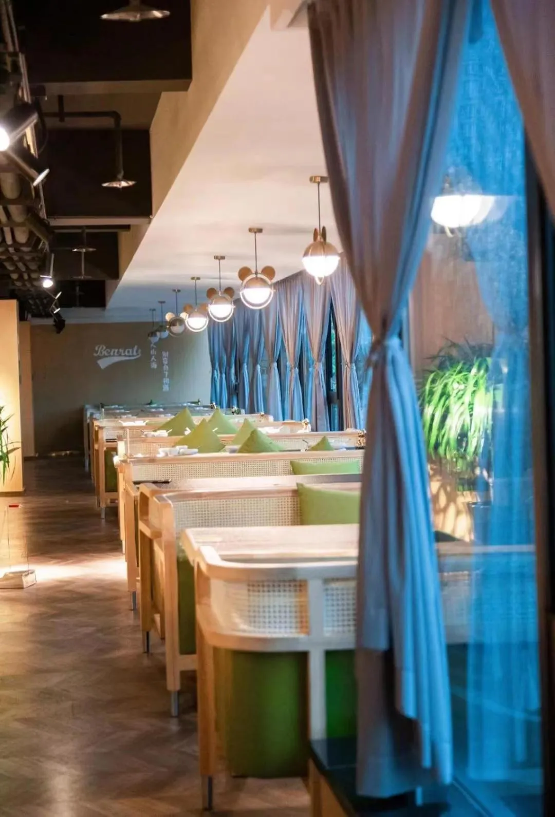 Restaurant/places to eat in Atour Hotel Chengdu Taikoo Li Riverside