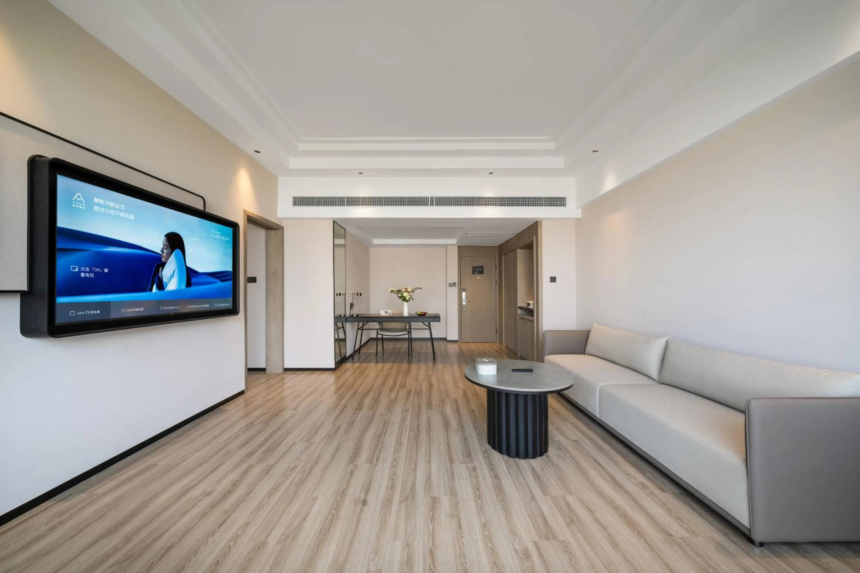 Communal lounge/ TV room in Atour Hotel Chengdu Taikoo Li Riverside