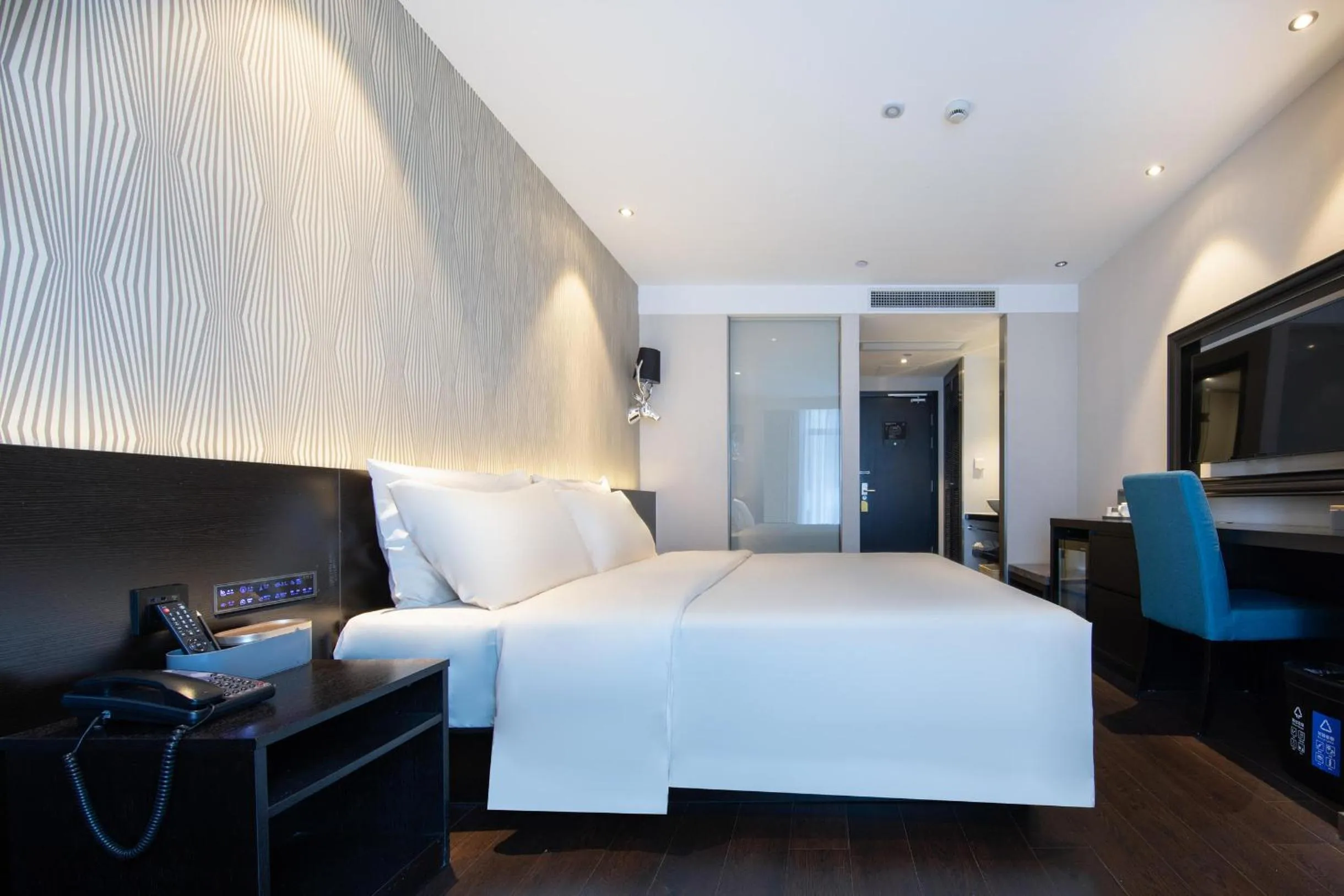 Bed in Atour X Hotel Hangzhou Binjiang Jiangnan Avenue