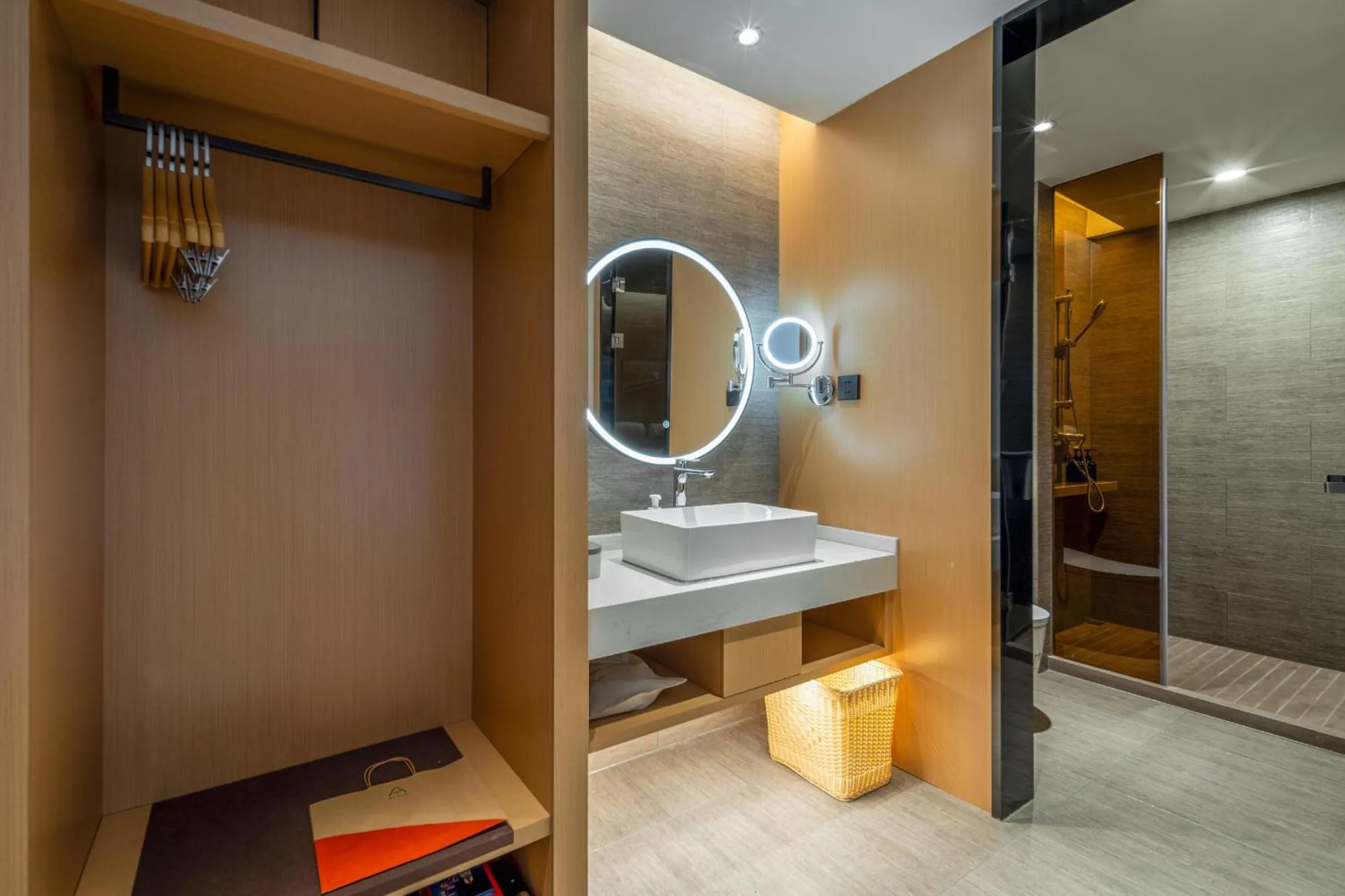 Atour Hotel Taizhou Linhai Taizhou University