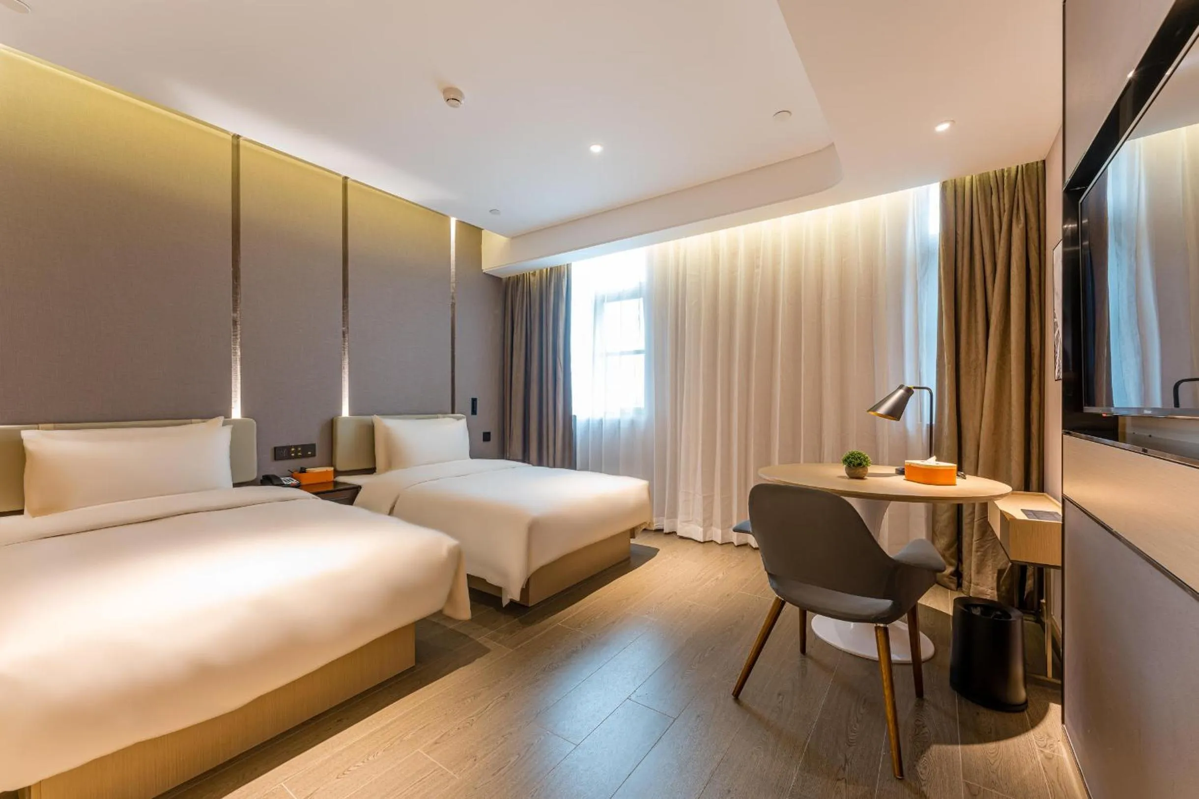 Photo of the whole room, Bed in Atour Hotel Xiamen Airport Wuyuan Bay