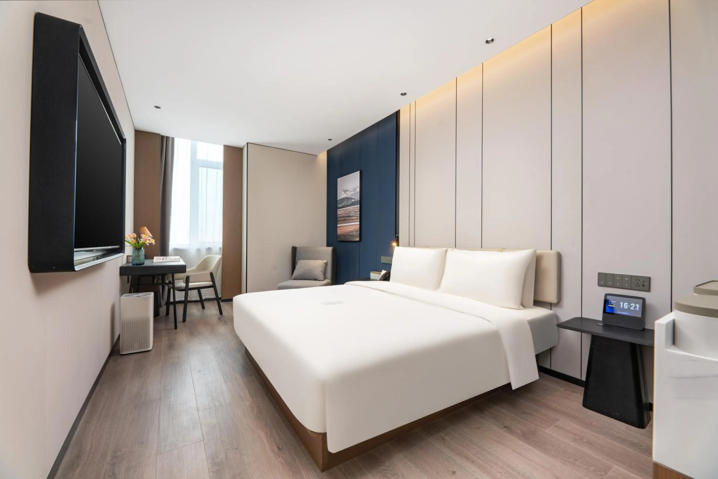 Bed in Atour Hotel Qingdao Laoshan Shilaoren Beach