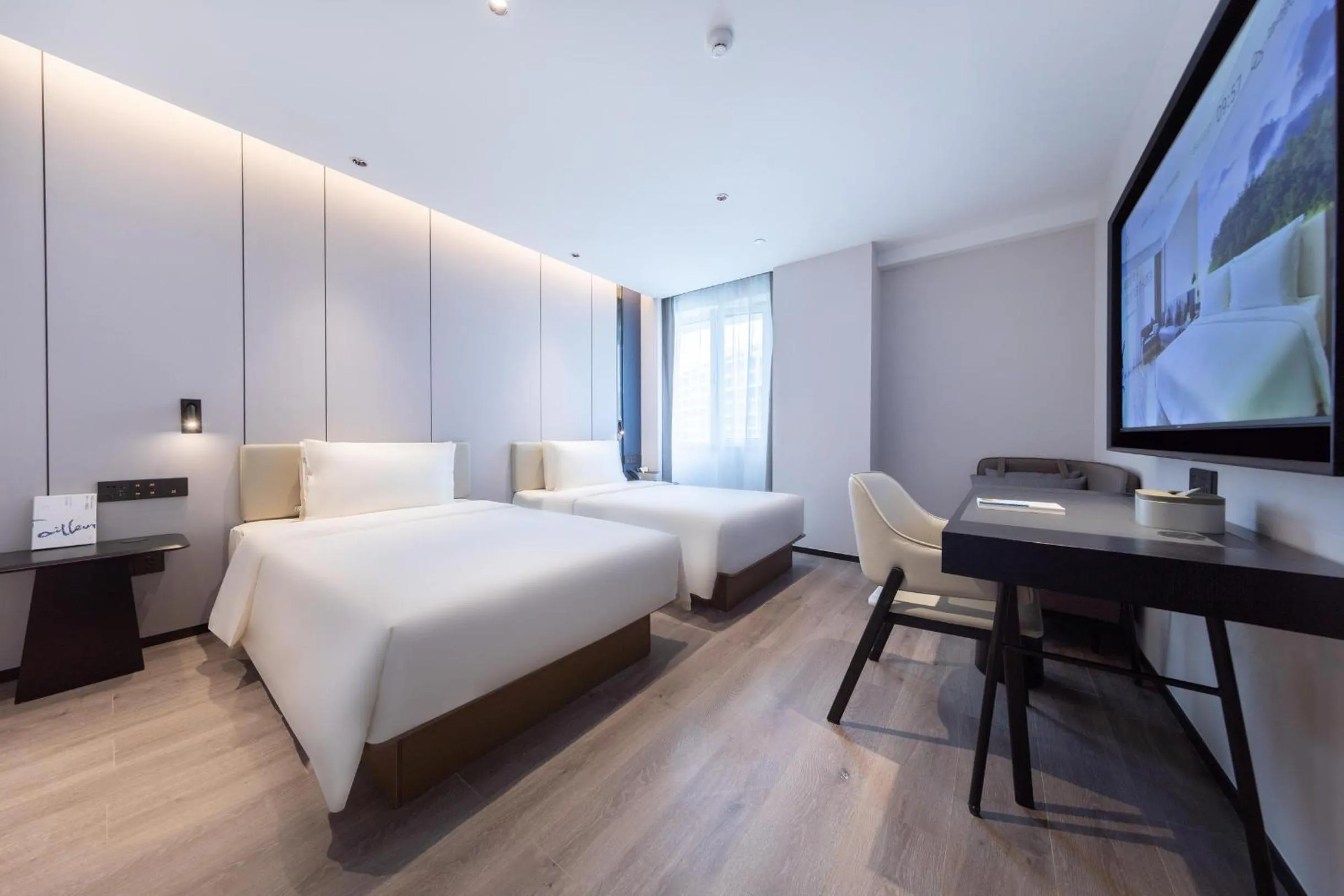 Photo of the whole room, Bed in Atour Hotel Qingdao Laoshan Shilaoren Beach