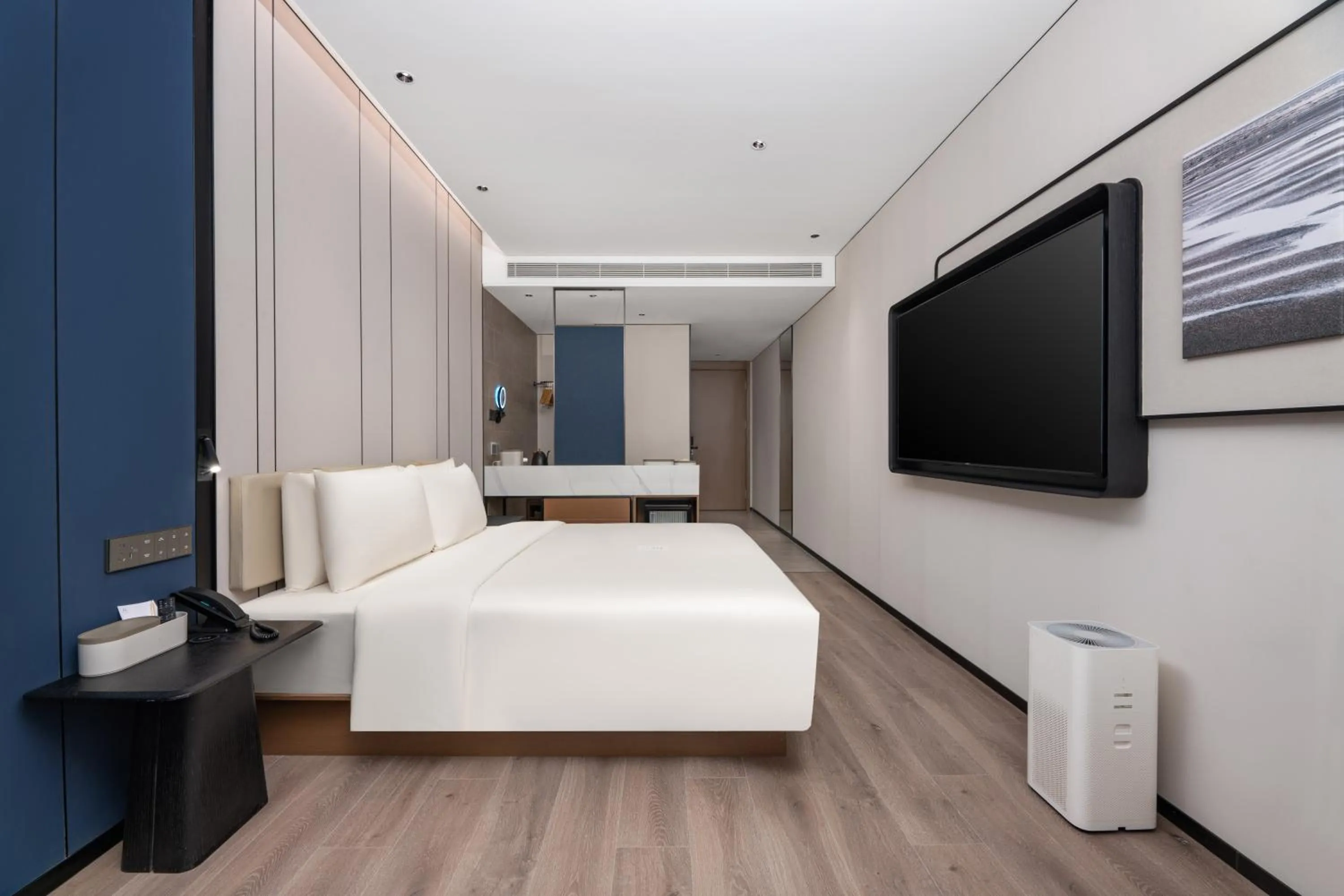 Photo of the whole room, Bed in Atour Hotel Qingdao Laoshan Shilaoren Beach