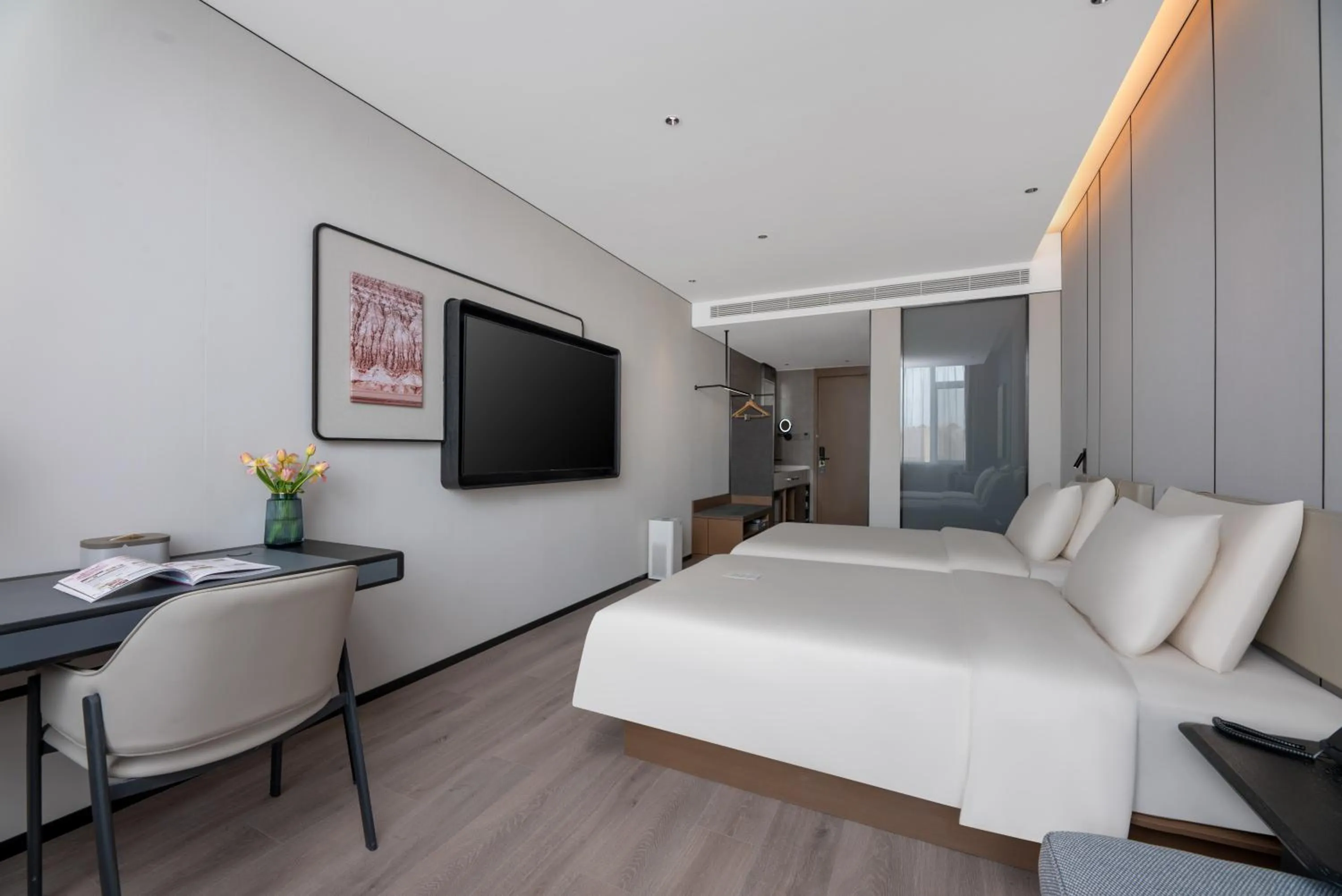 Photo of the whole room, Bed in Atour Hotel Qingdao Laoshan Shilaoren Beach