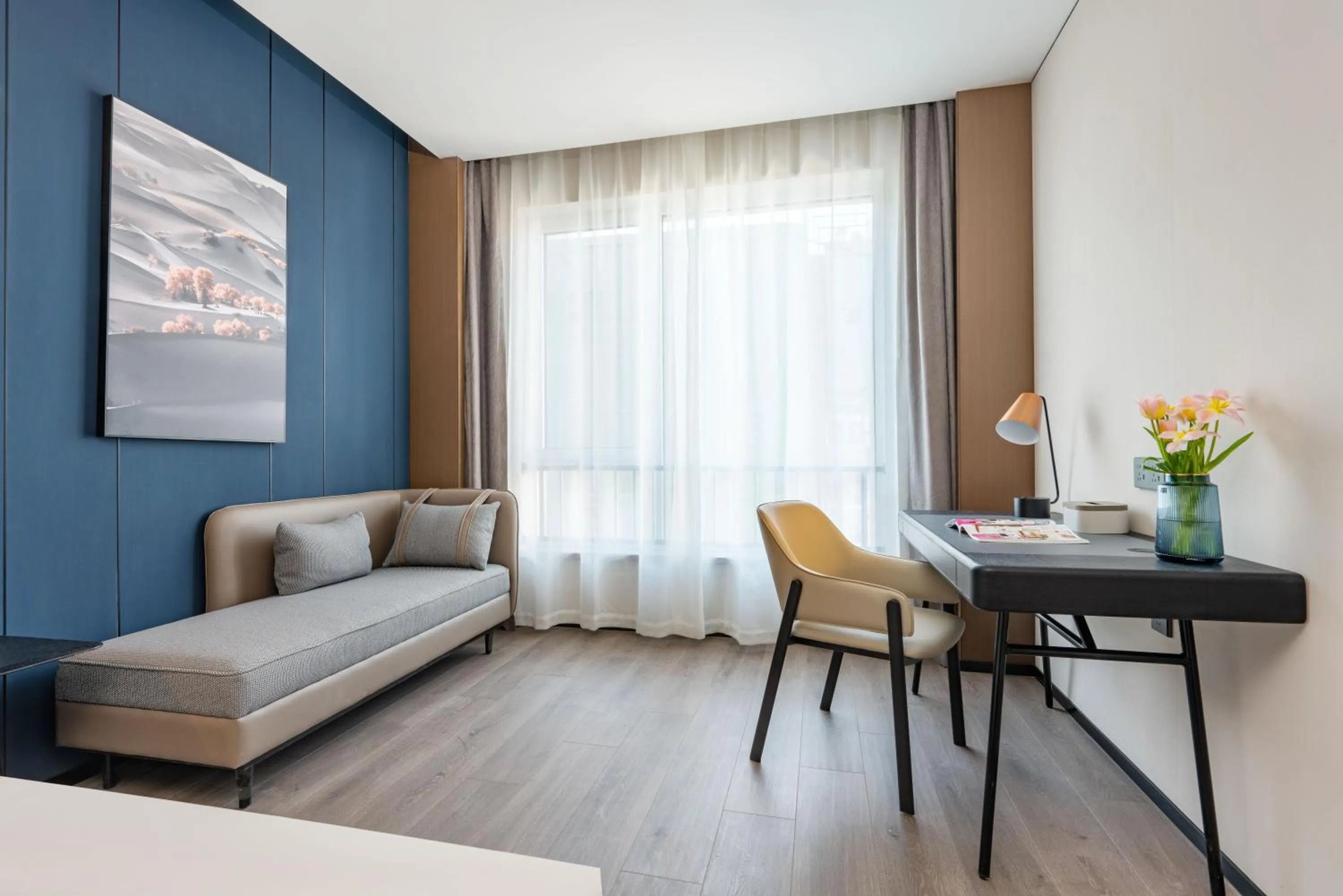 Seating area, Bed in Atour Hotel Qingdao Laoshan Shilaoren Beach