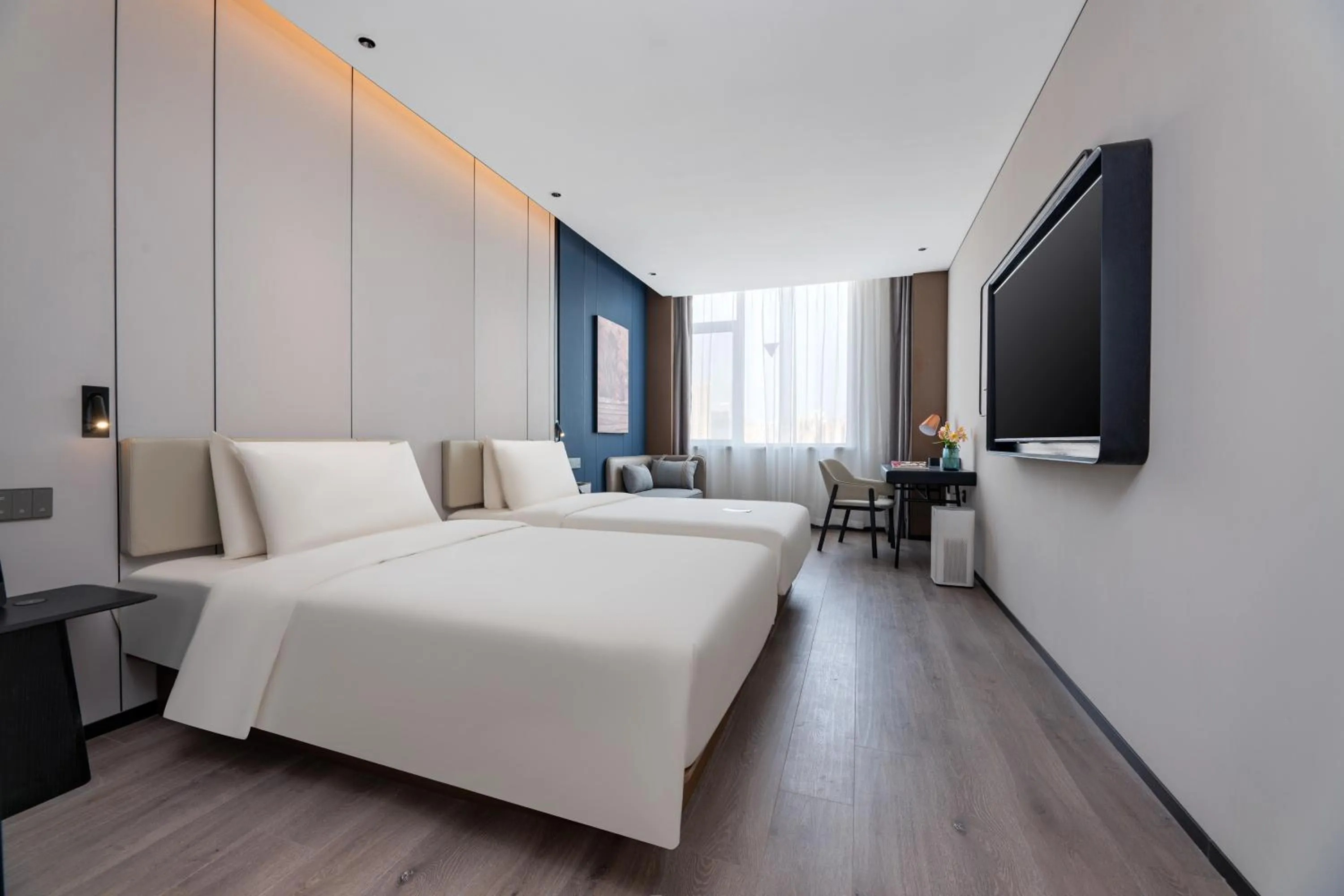 Photo of the whole room, Bed in Atour Hotel Qingdao Laoshan Shilaoren Beach