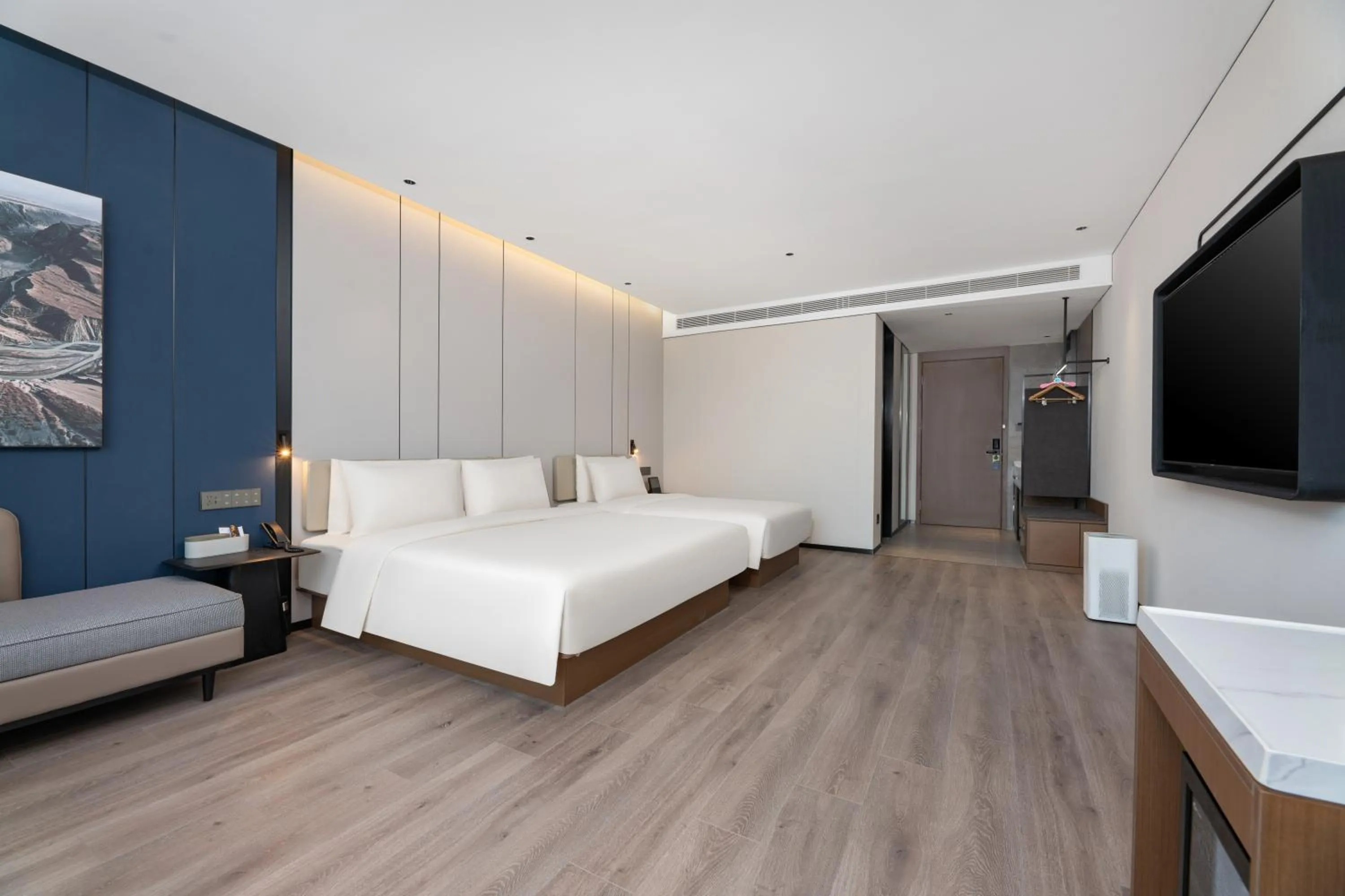 Photo of the whole room, Bed in Atour Hotel Qingdao Laoshan Shilaoren Beach